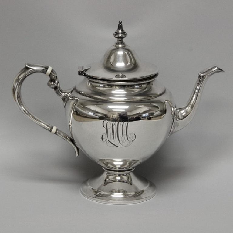 Gorham Puritan 5 Piece Sterling Silver Tea & Coffee Set, Total Weight 69.75 In Excellent Condition For Sale In Surfside, FL