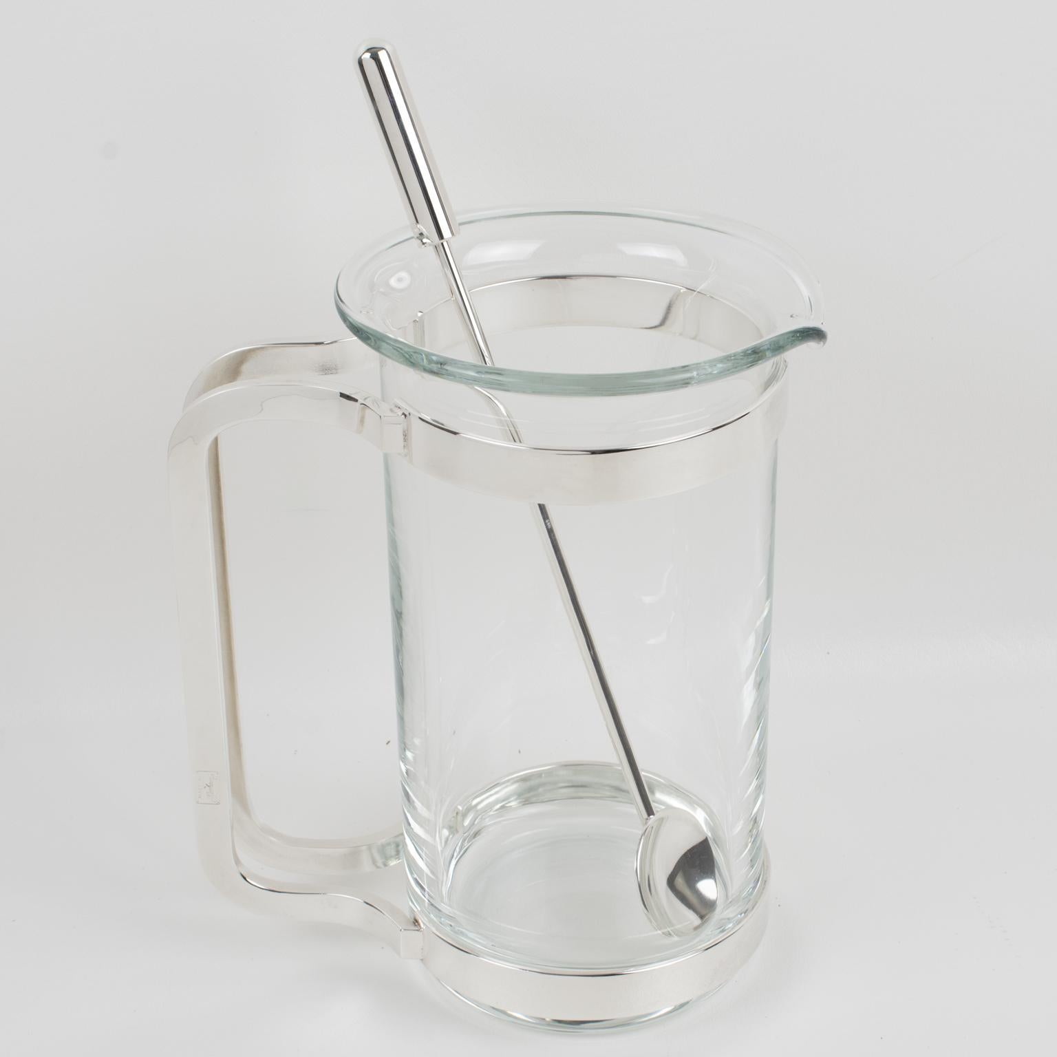 Gorham ha progettato questo strumento snello per la sua Collection'S Maestri nel 1997. Il design elegante e modernista è caratterizzato da una caraffa da Martini alta in vetro e argento e da un lungo cucchiaio per mescolare. La caraffa in vetro con