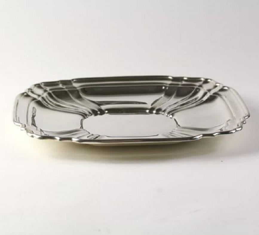 This lovely serving tray would make a wonderful addition to your collection of fine silver. Crafted by Gorham in sterling silver, this mid-sized tray is perfect for serving canapes, hors d'oeuvres, or light desserts. The tray is square in shape,