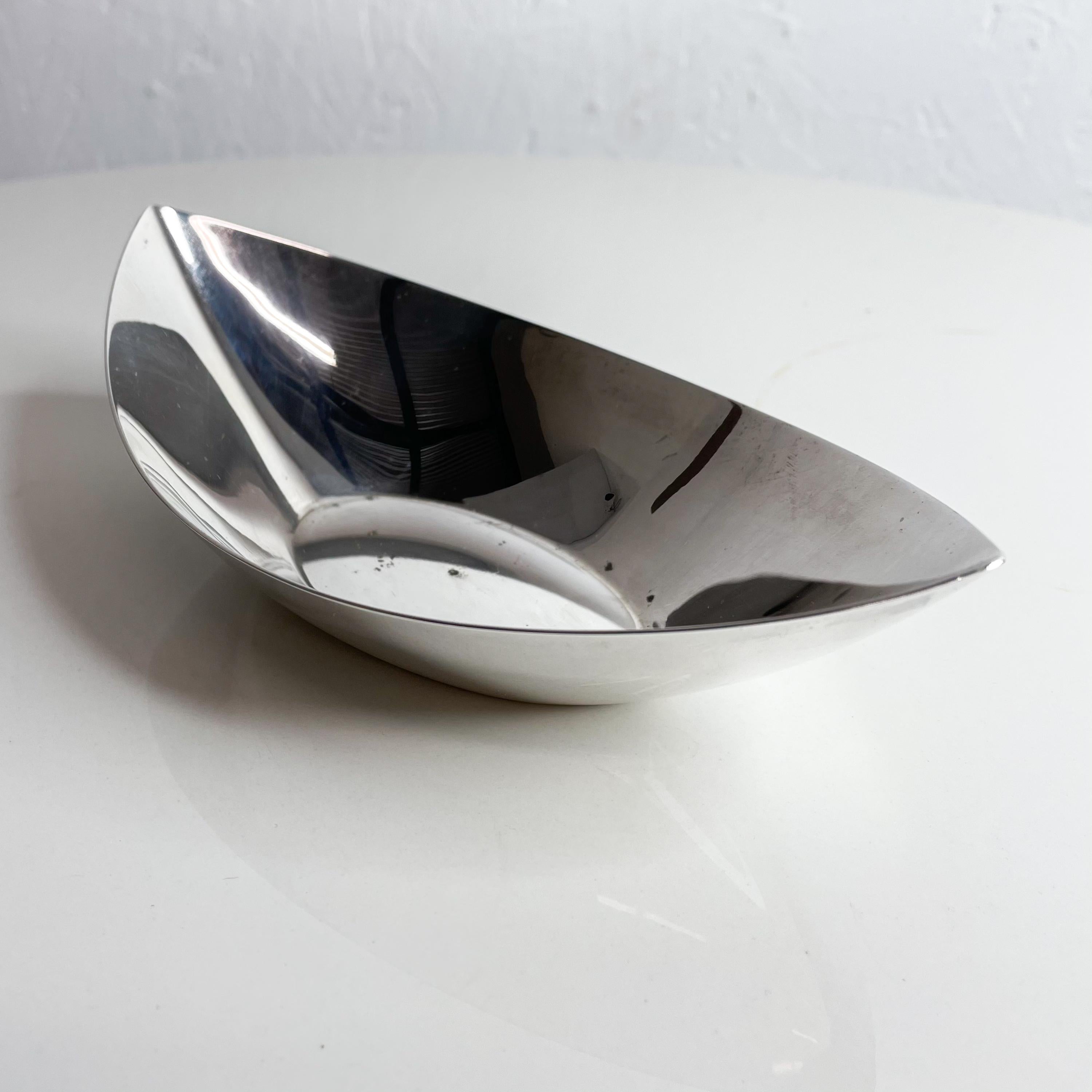 silver oval bowl