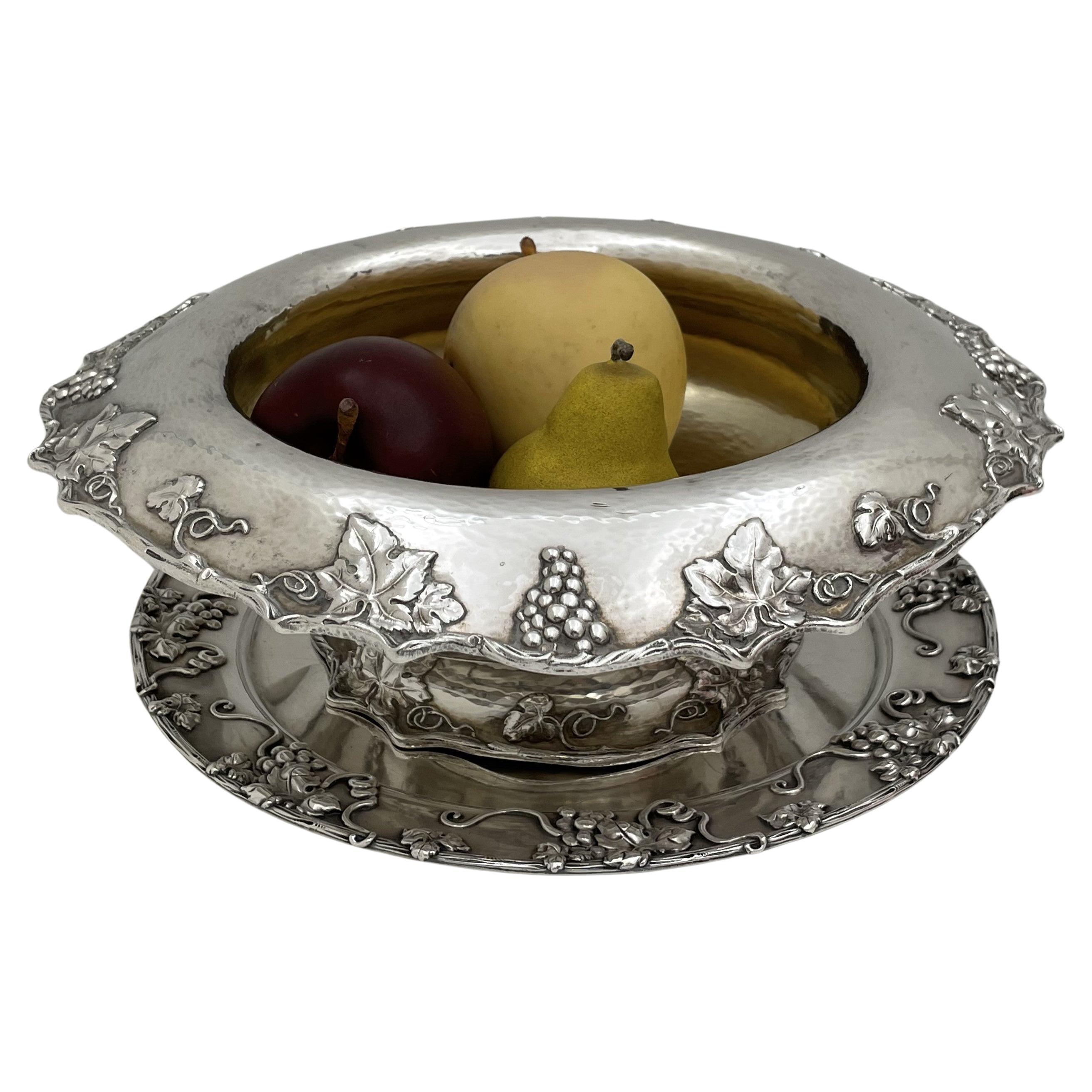 Bol de centre de table et sous-assiette en argent sterling martelé Art Nouveau de Gorham, 1912