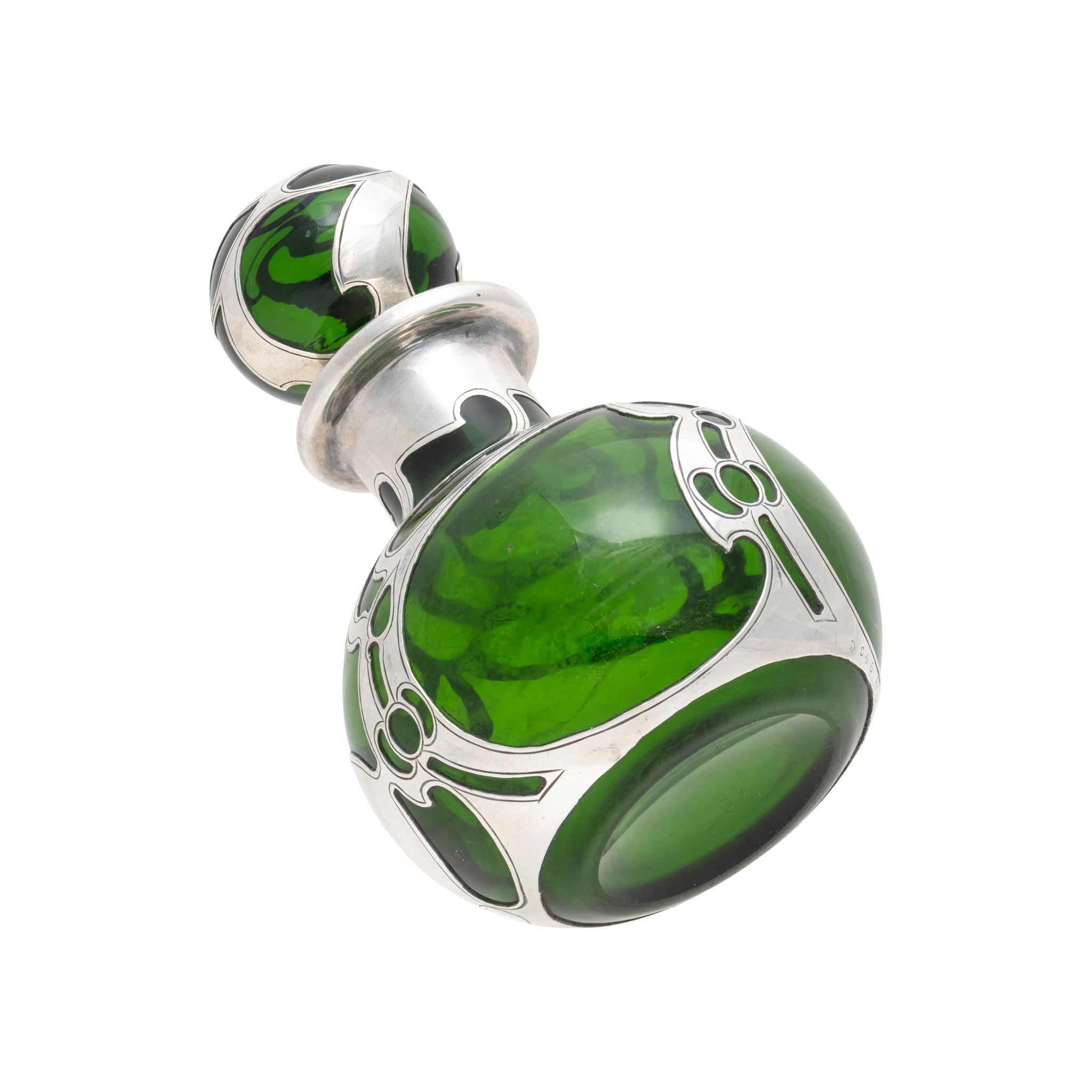 Parfümflasche aus Sterlingsilber und Smaragdglas mit Überzug von Gorham (Art nouveau)