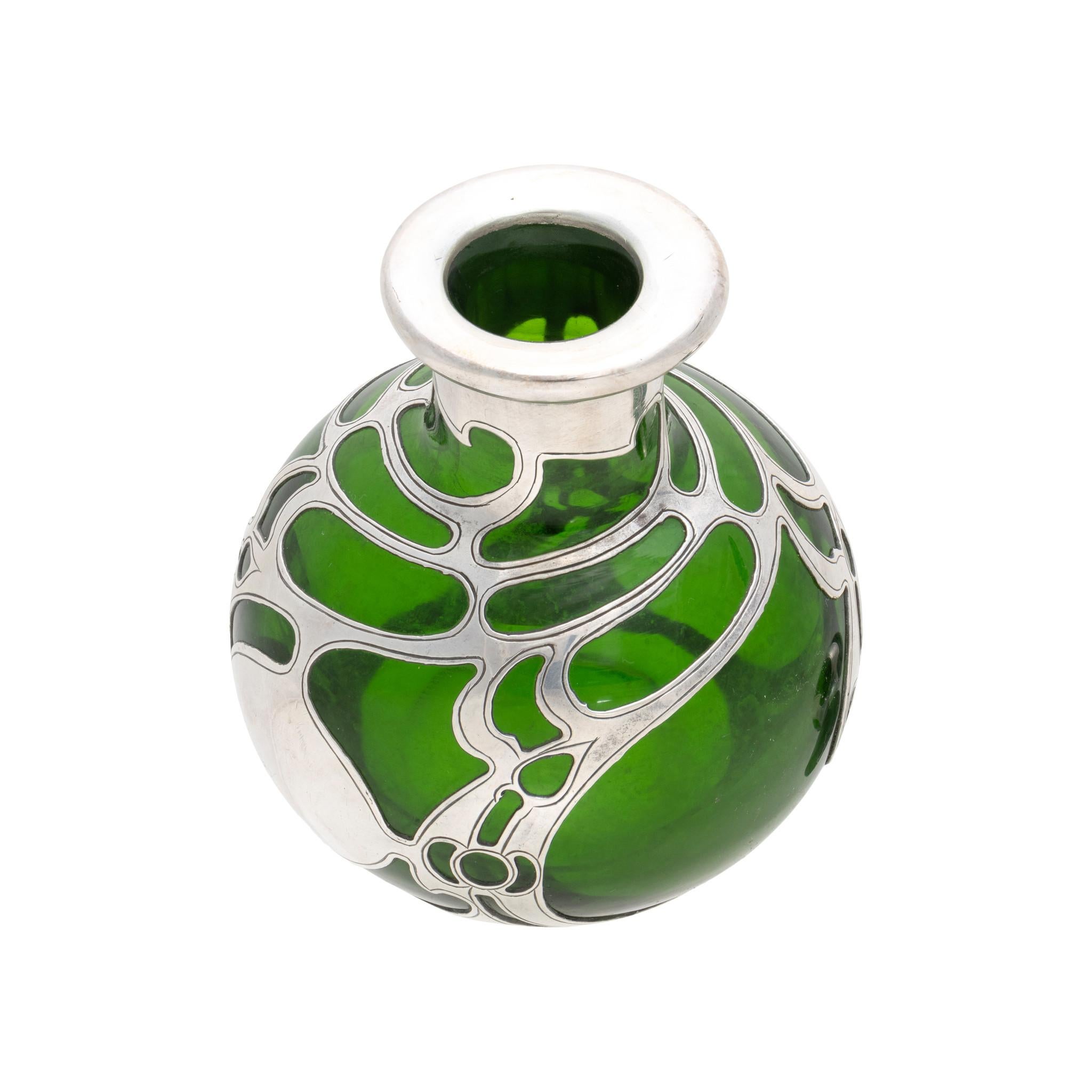 Gorham Sterling Silver and Emerald Glass Overlaid Perfume Bottle In Good Condition In Coeur d Alene, ID