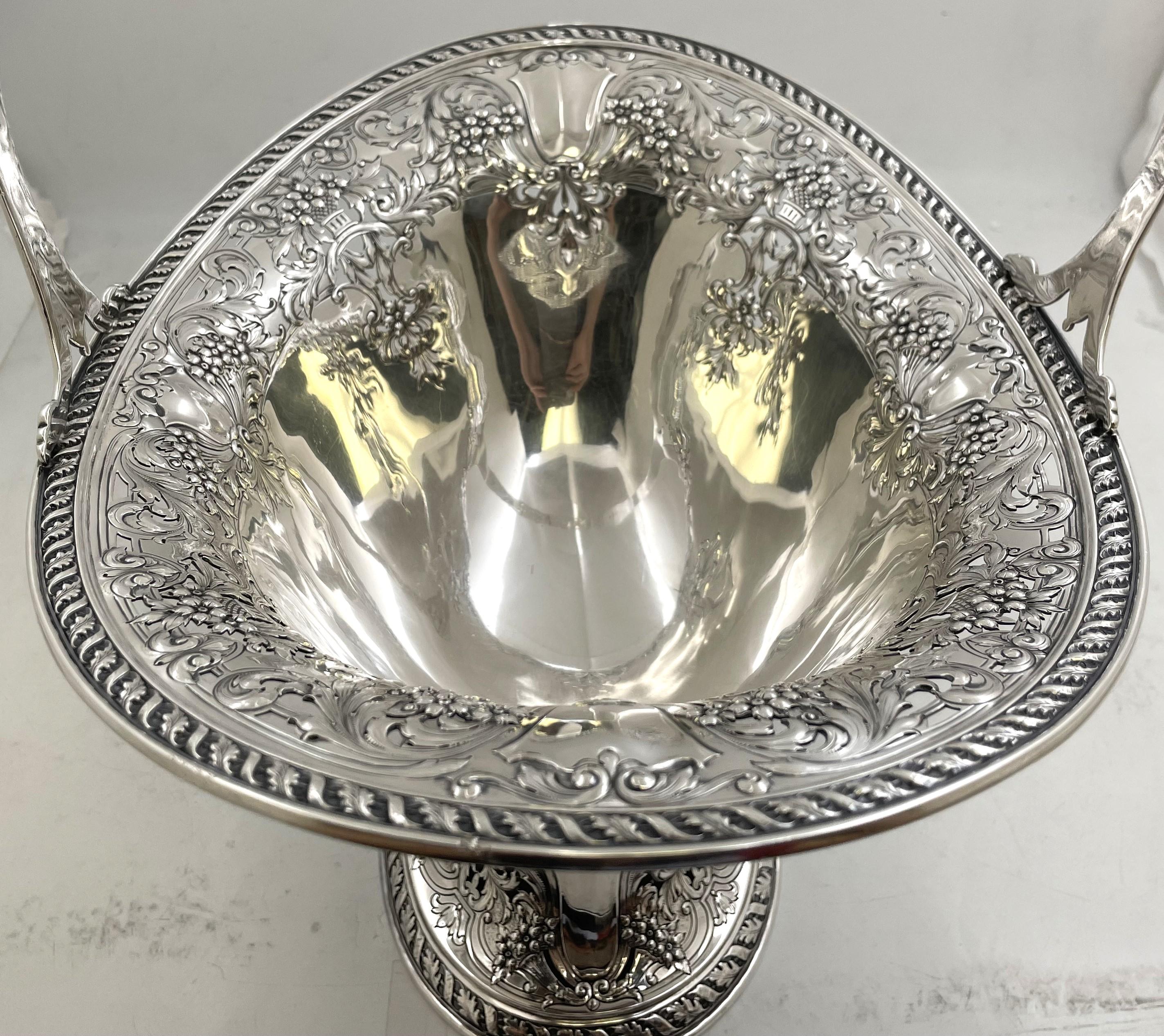 Gorham Sterling Silver Basket Vase in Art Nouveau Style From Early 20th Century In Good Condition For Sale In New York, NY