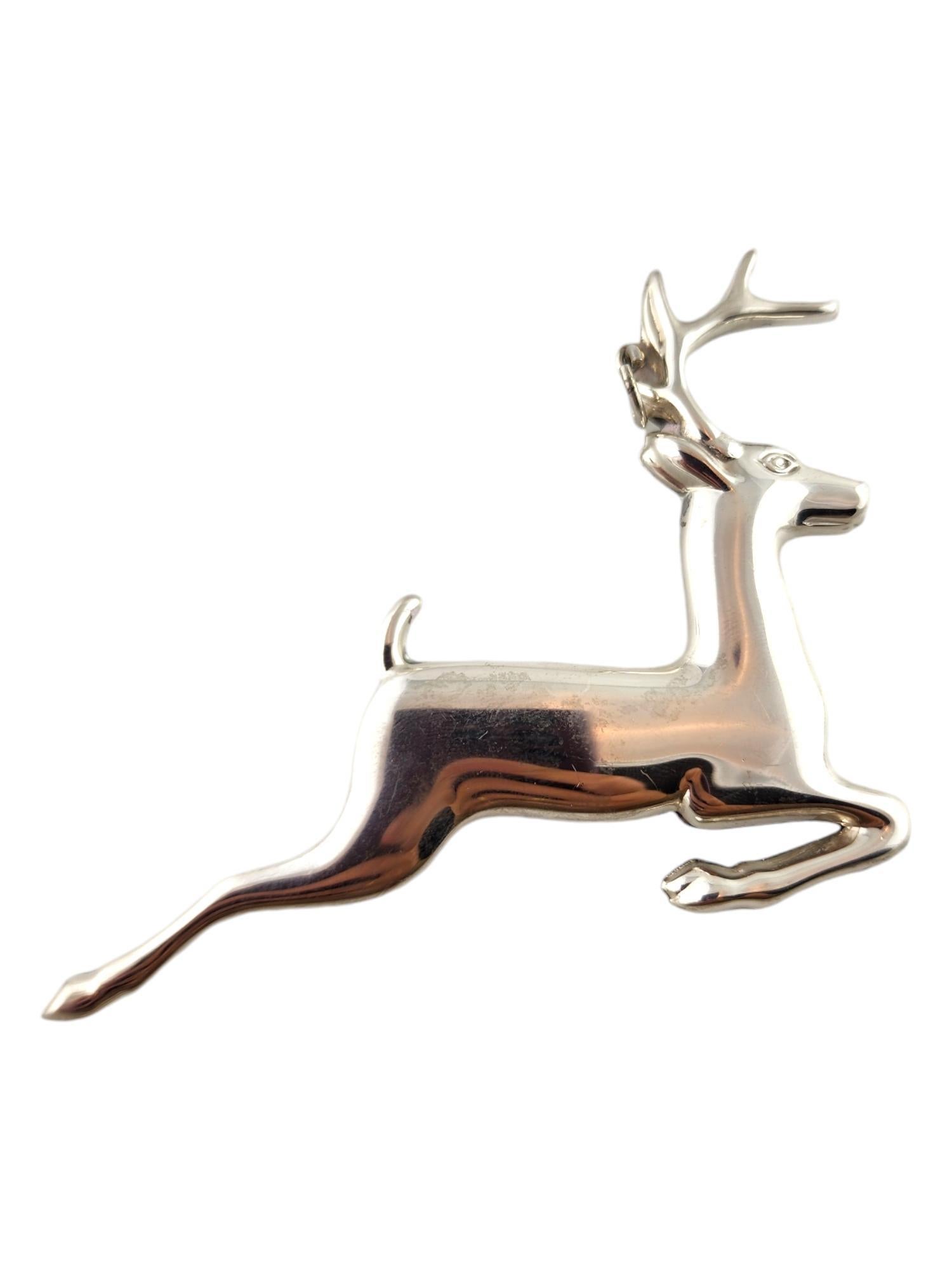 Gorham Sterling Silber Weihnachten Rentiere 1973 & Engel 1974 Ornamente

Dieses Set aus drei Weihnachtsornamenten des fantastischen Designers Gorham besteht aus zwei Rentierornamenten und einem Engelsornament, die alle sorgfältig aus Sterlingsilber