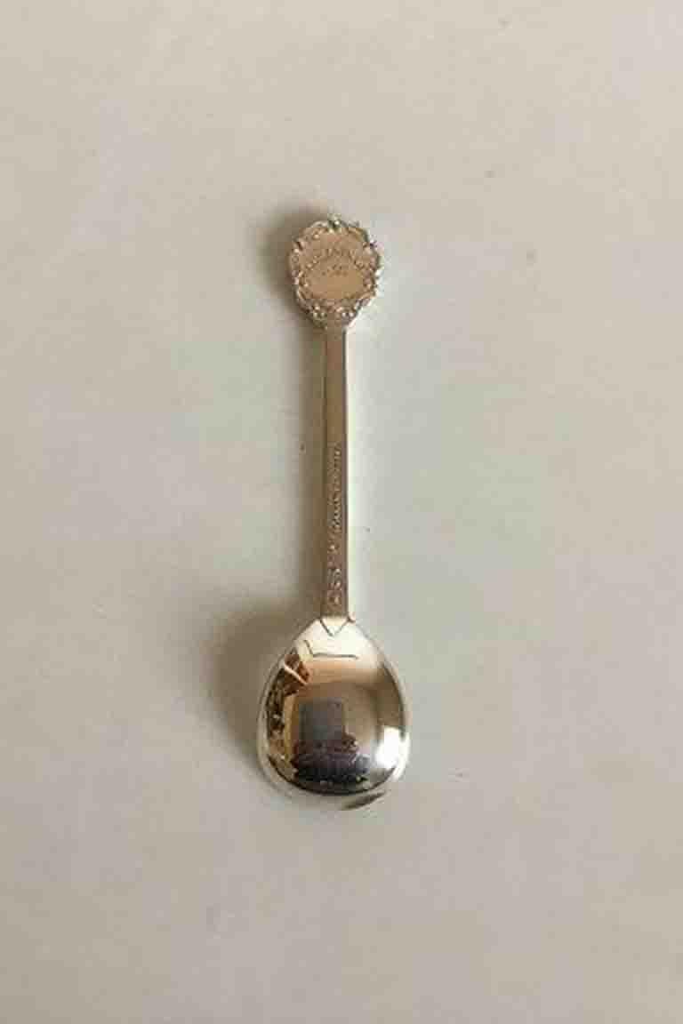 Gorham Sterling Silver Christmas spoon, 1971.

Measures 12.2 cm / 4 51/64 in.
     