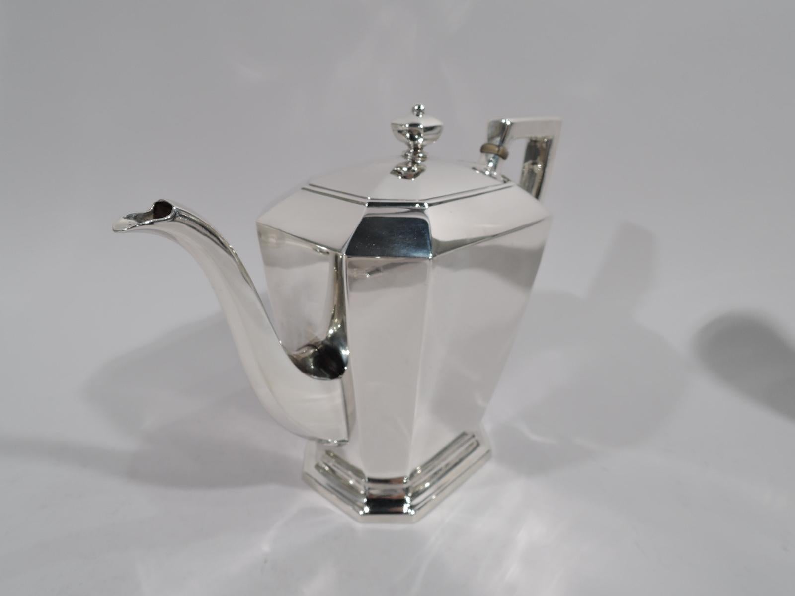 Gorham Sterling Silver Coffee and Tea Set in Art Deco Fairfax Pattern In Excellent Condition In New York, NY