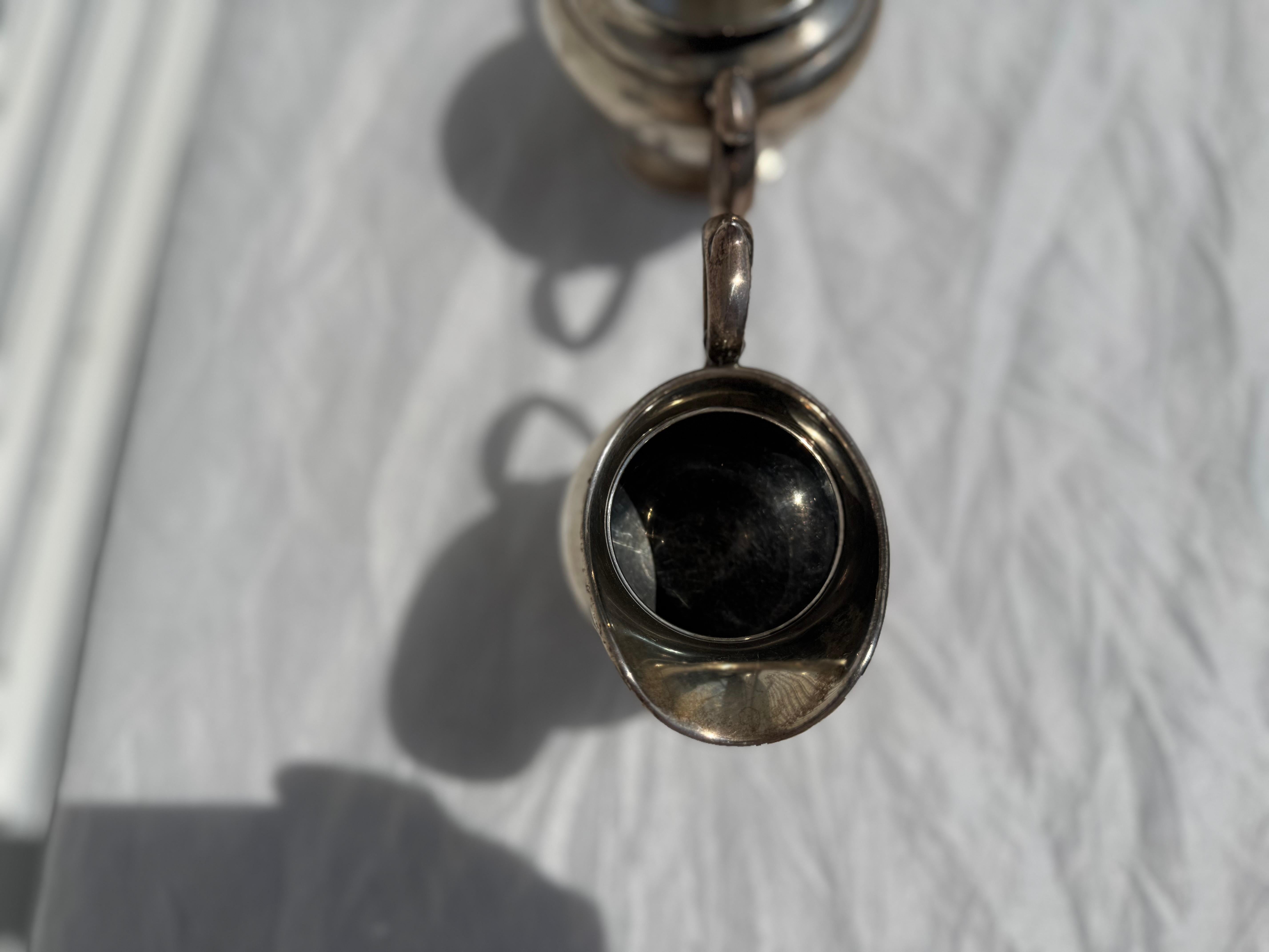 Gorham Sterling Silver Creamer and Sugar Bowl (20. Jahrhundert) im Angebot