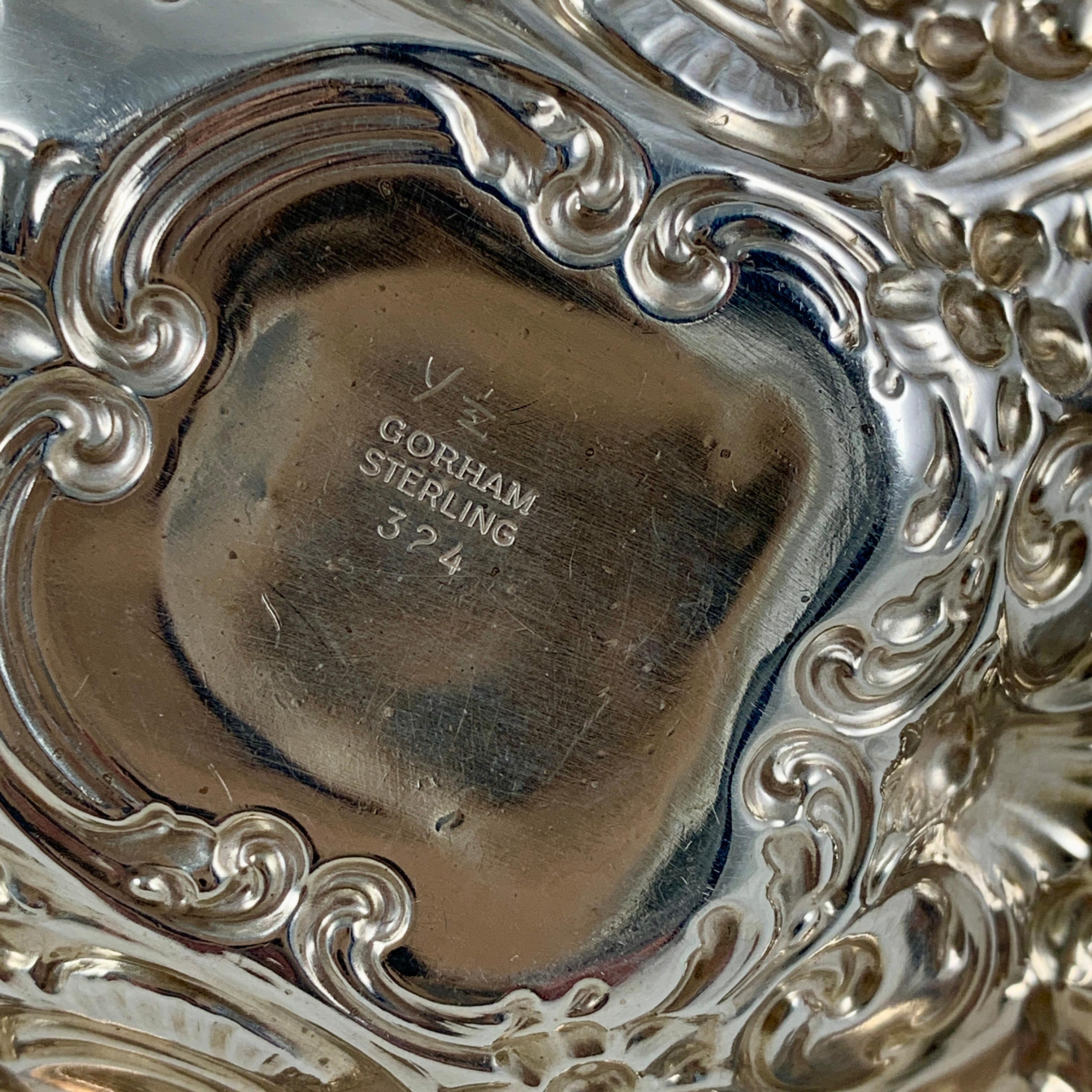 Bastones de cámara Gorham de plata de ley repoussé floral, circa 1920-1930, un par en venta 4