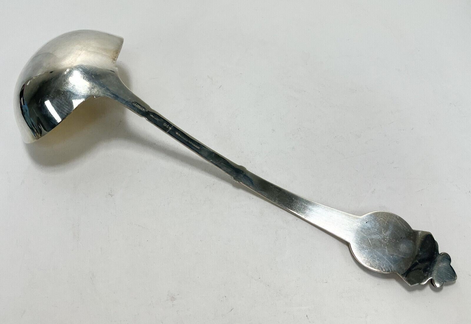 Gorham Sterling Silver Medallion Large Soup or Punch Ladle, Late 19th Century  In Good Condition For Sale In Gardena, CA