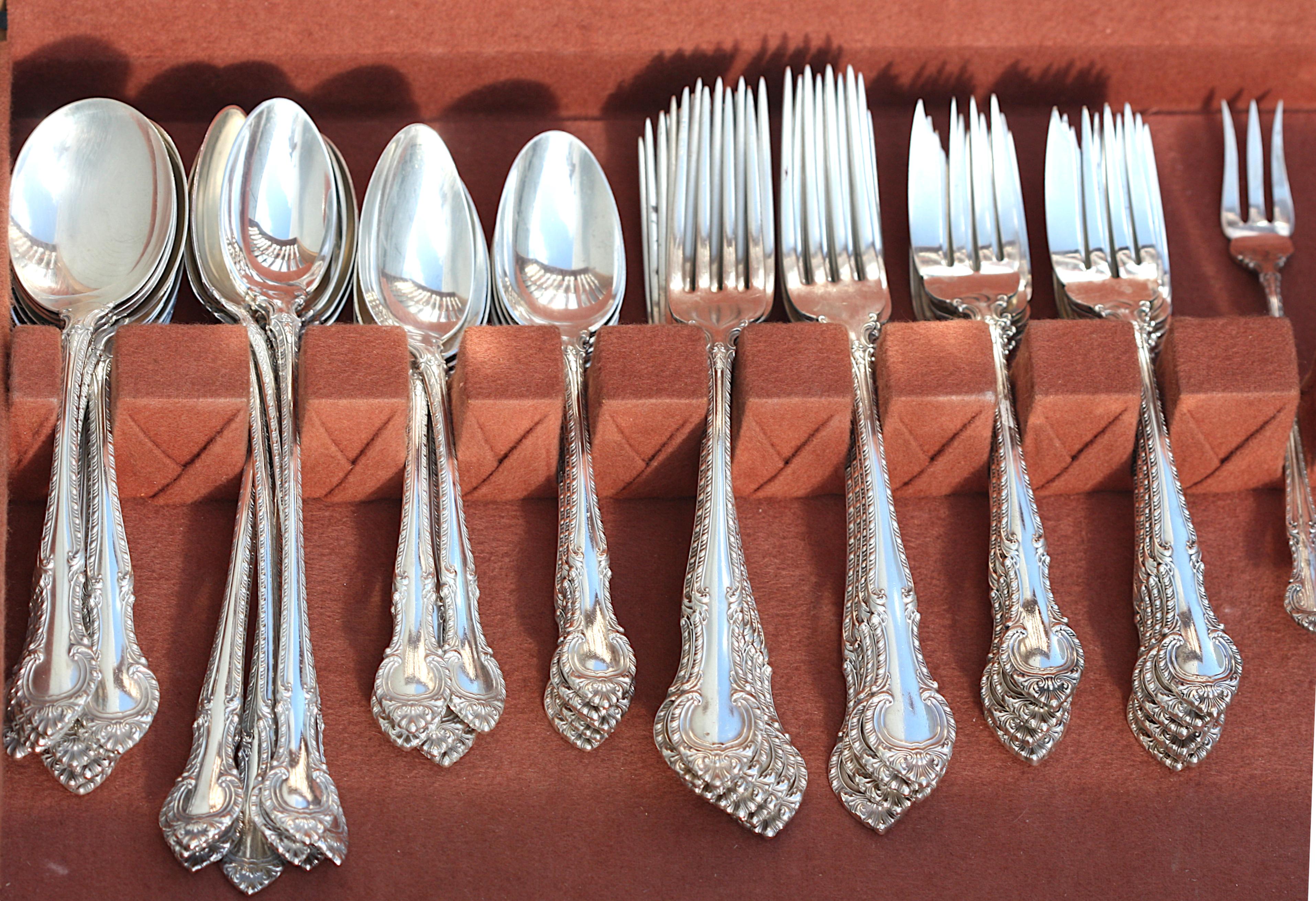 Gorham Sterling Silver Ninety-One Piece Flatware Service In Good Condition For Sale In West Palm Beach, FL