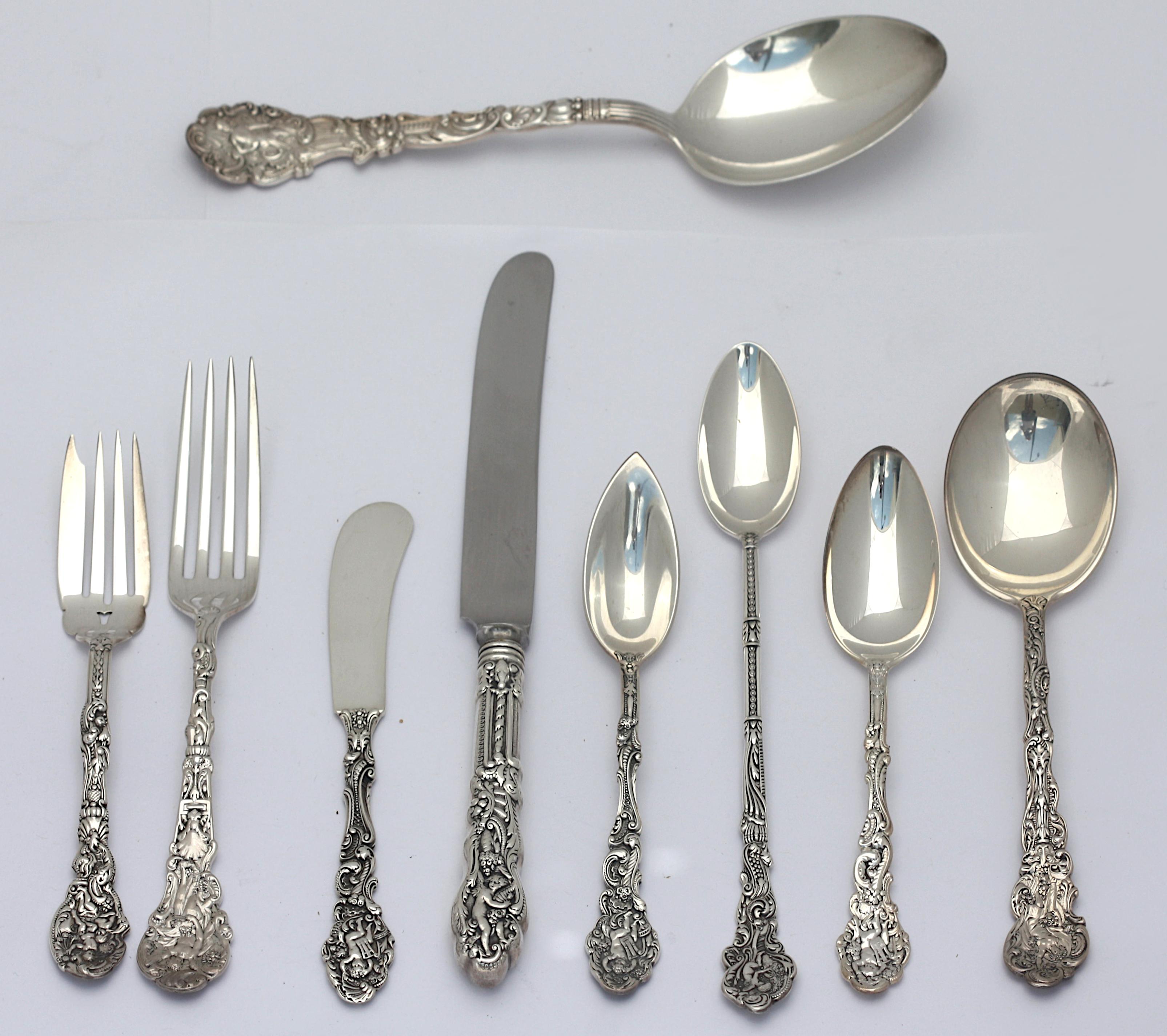 Gorham Sterling Silver One Hundred Seven Piece Flatware Service  In Good Condition For Sale In West Palm Beach, FL