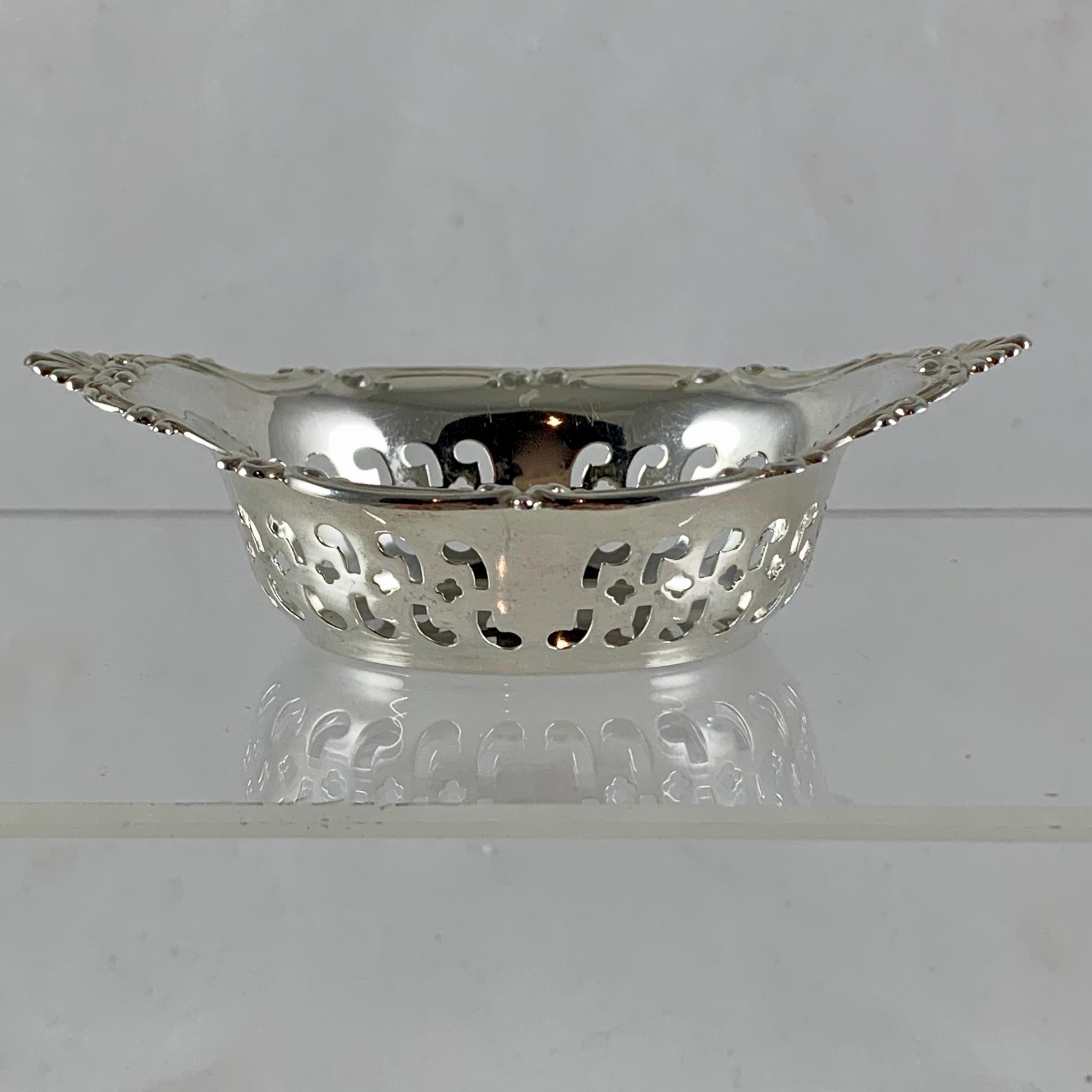 Metalwork Gorham Strasbourg Sterling Silver Pierced Nut Cups, Set of Eight, circa 1940s