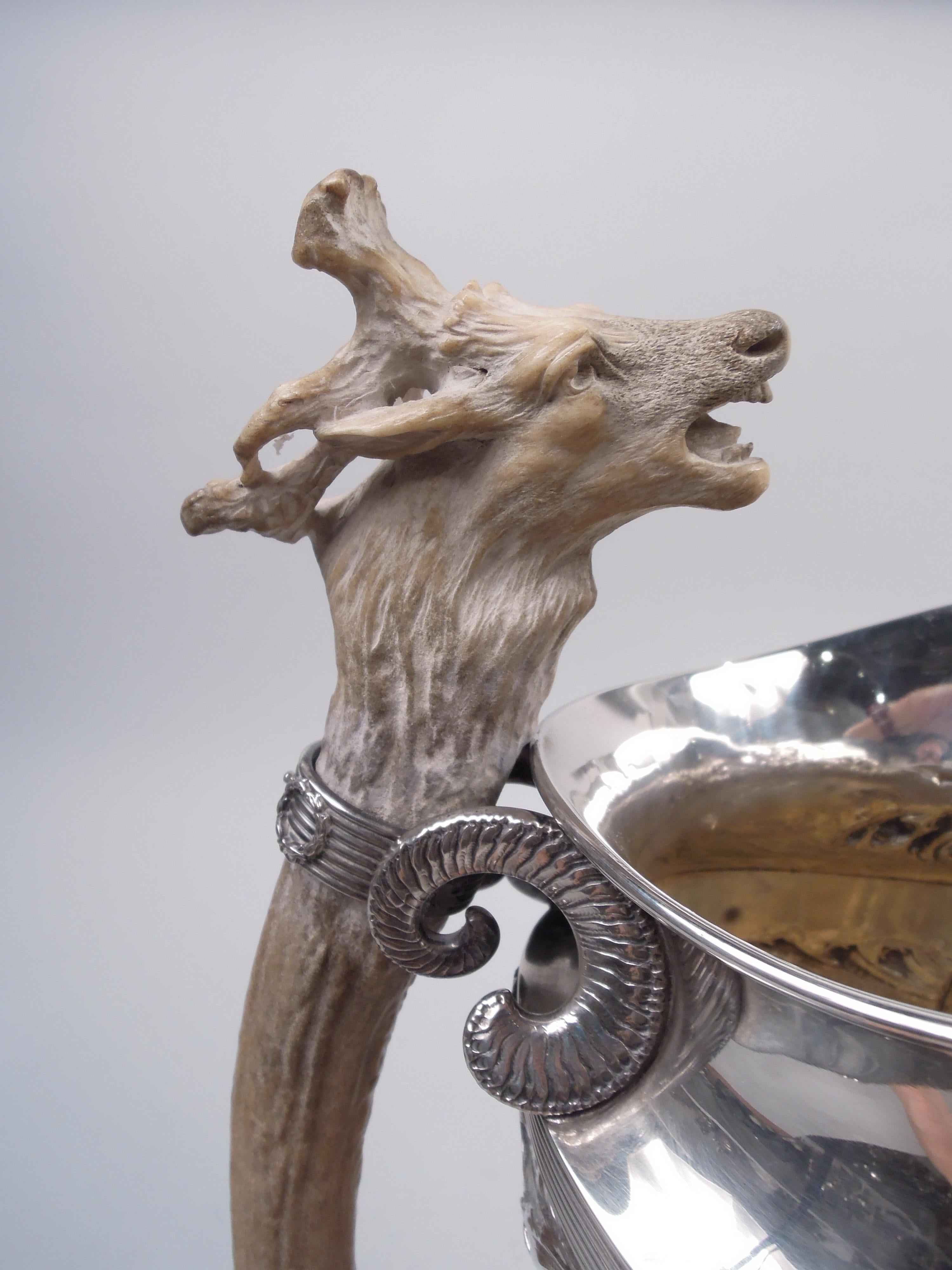 Argent sterling Aiguière classique victorienne de Gorham avec manche en corne sculptée, 1897 en vente