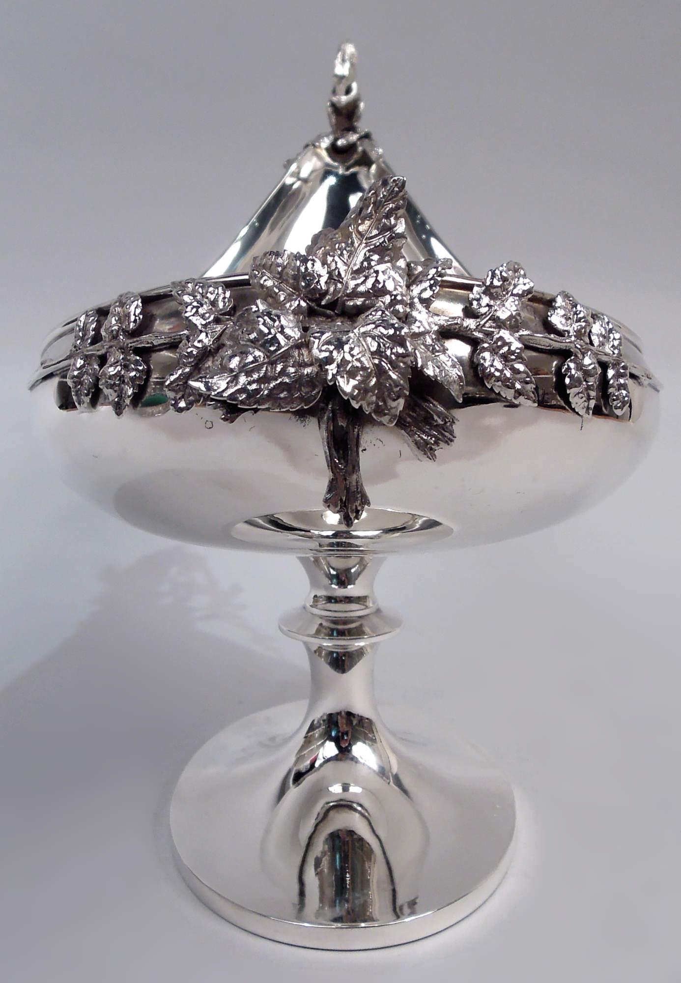 Gorham Victorian Classical Sterling Silver Squirrel Centerpiece Bowl, 1870 Bon état - En vente à New York, NY