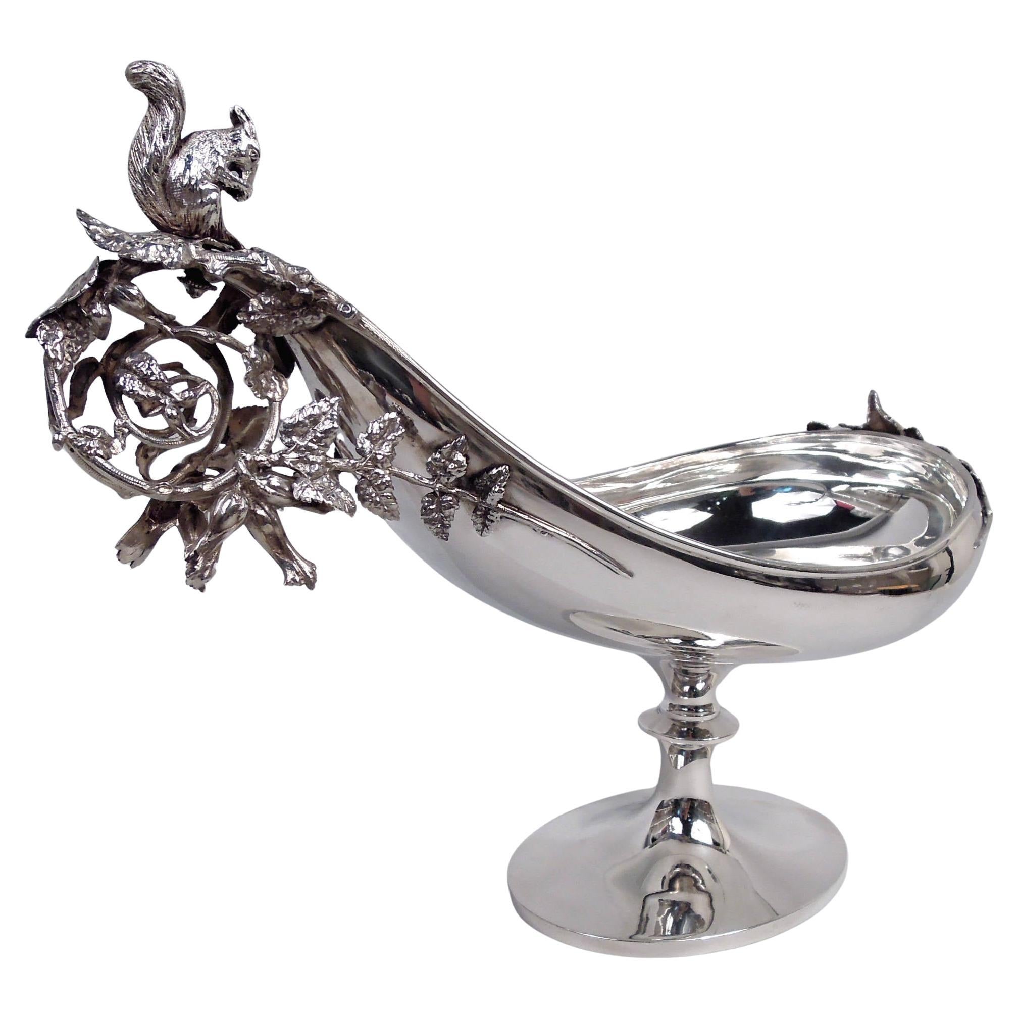 Gorham Victorian Classical Sterling Silver Squirrel Centerpiece Bowl, 1870 en vente