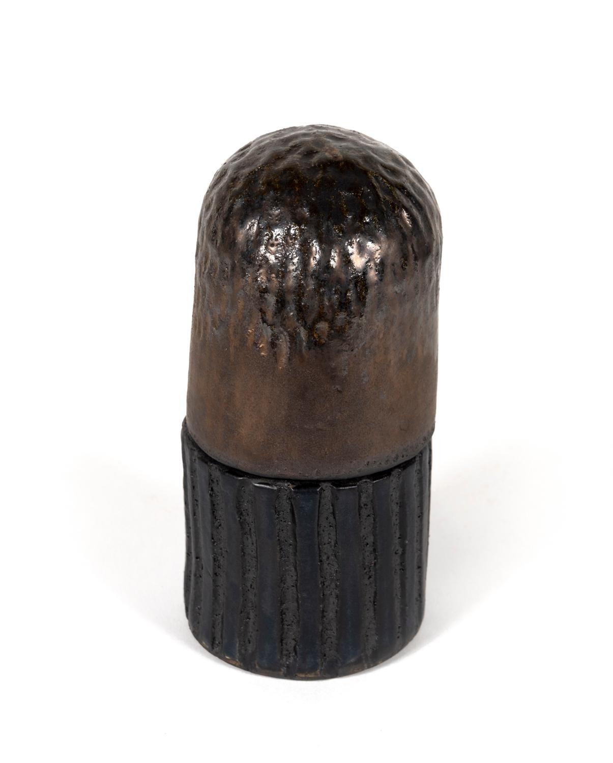 Vernissé Vase à glue Gorilla en grès émaillé de Trish DeMasi en vente