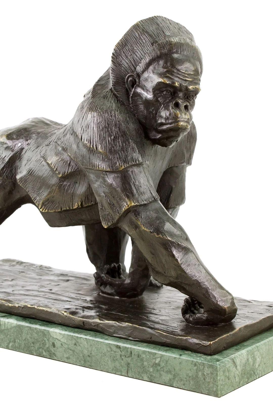 Patinato Statua di gorilla nello stile di Rembrandt Bugatti , Scultura in bronzo in vendita