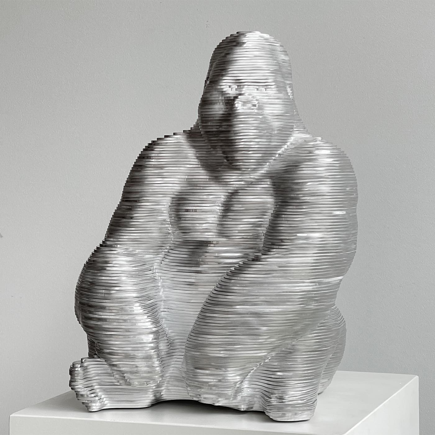 Sculpture Gorille Polie en aluminium 
des assiettes fabriquées à la main. Pièce exceptionnelle réalisée en 
soudé et façonné l'aluminium en de magistrales 
des œuvres d'art contemporain.