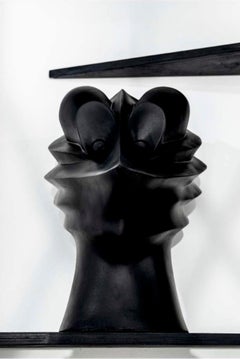„Die Maske des Verteidigungsministers“ Skulptur 15" x 13" in von Gosha Ostretsov