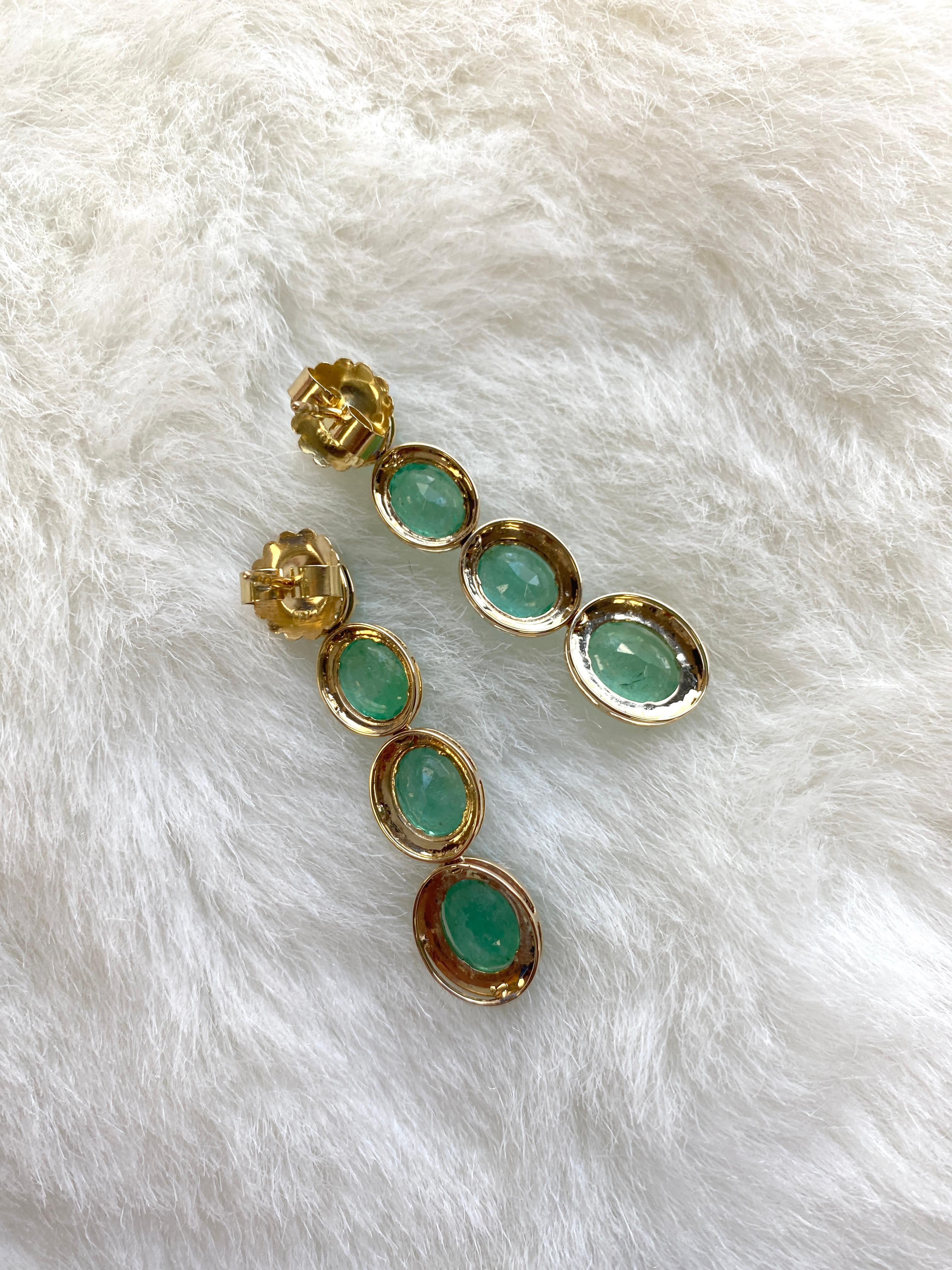 Goshwara 4 Stone Long Emerald with White Enamel Earrings In New Condition For Sale In New York, NY