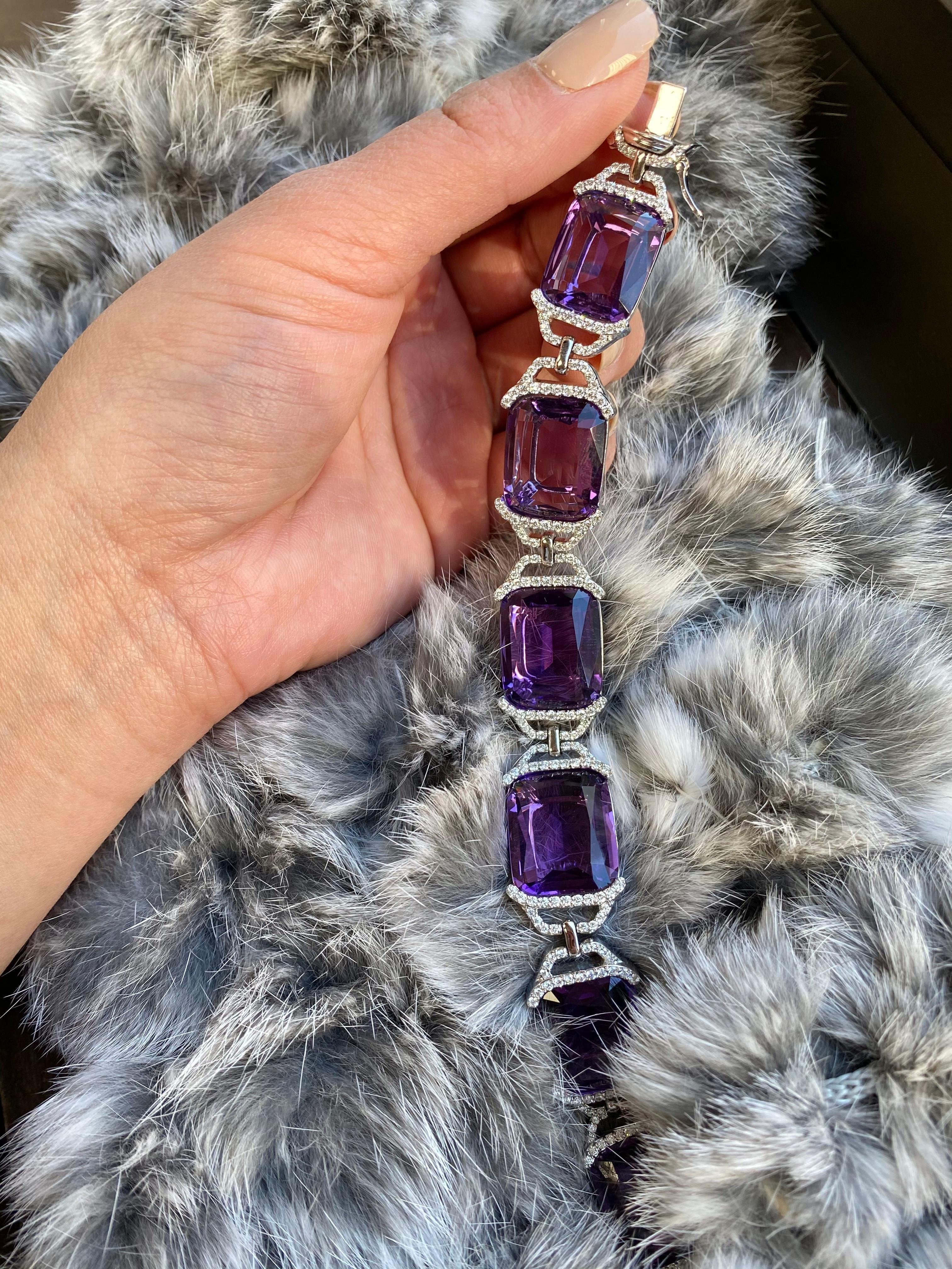 The Amethyst Cushion Bracelet with Diamonds in 18K White Gold is a stunning piece of jewelry from the 'Gossip' Collection. It features beautiful cushion-shaped amethysts set in 18K white gold, surrounded by sparkling diamonds. The bracelet is