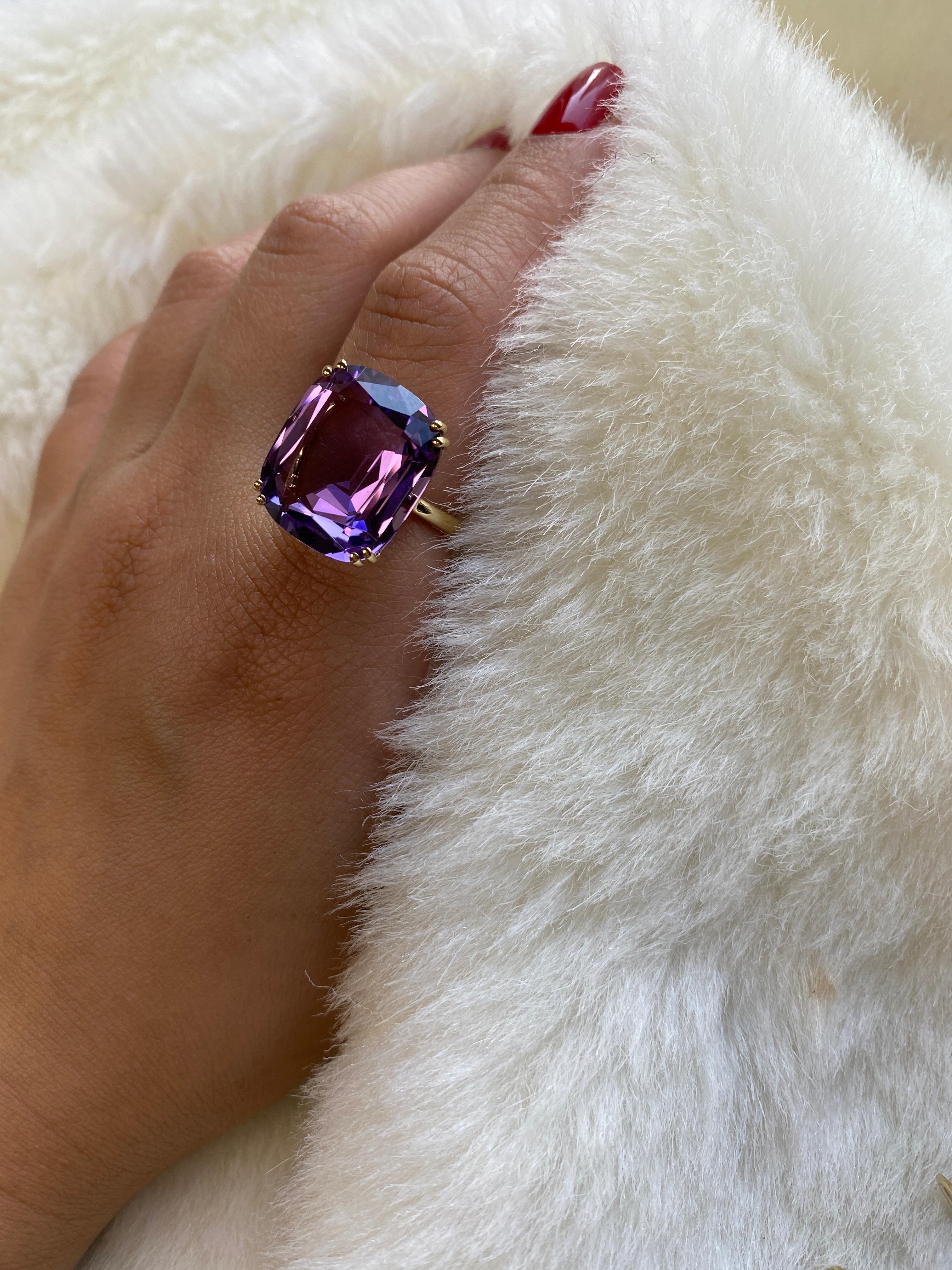 Goshwara Amethyst Cushion Ring In New Condition For Sale In New York, NY