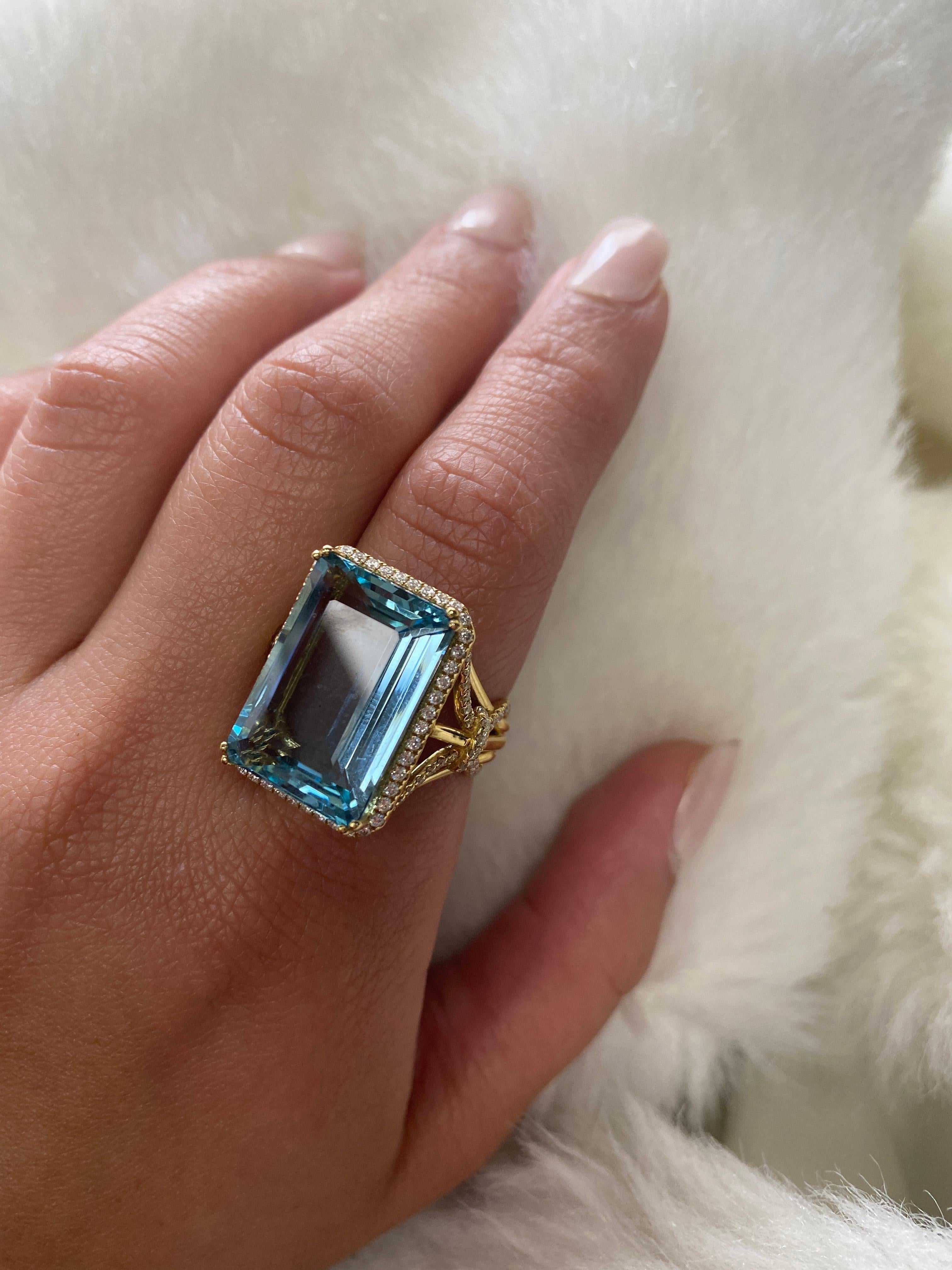 Goshwara Aqua Emerald Cut with Diamonds Ring In New Condition For Sale In New York, NY