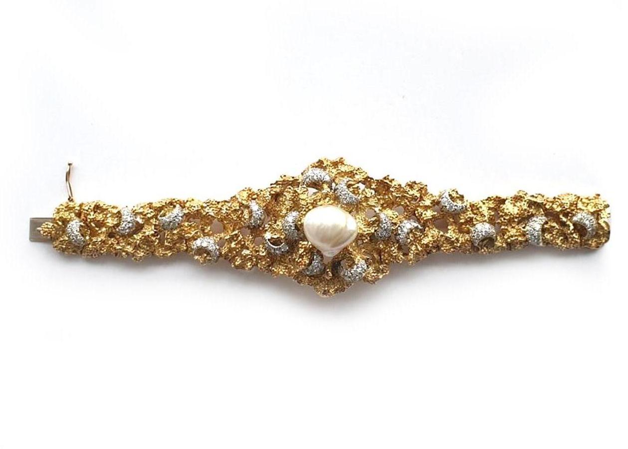 Contemporary Goshwara Baroque Pearl and Diamond Bracelet For Sale