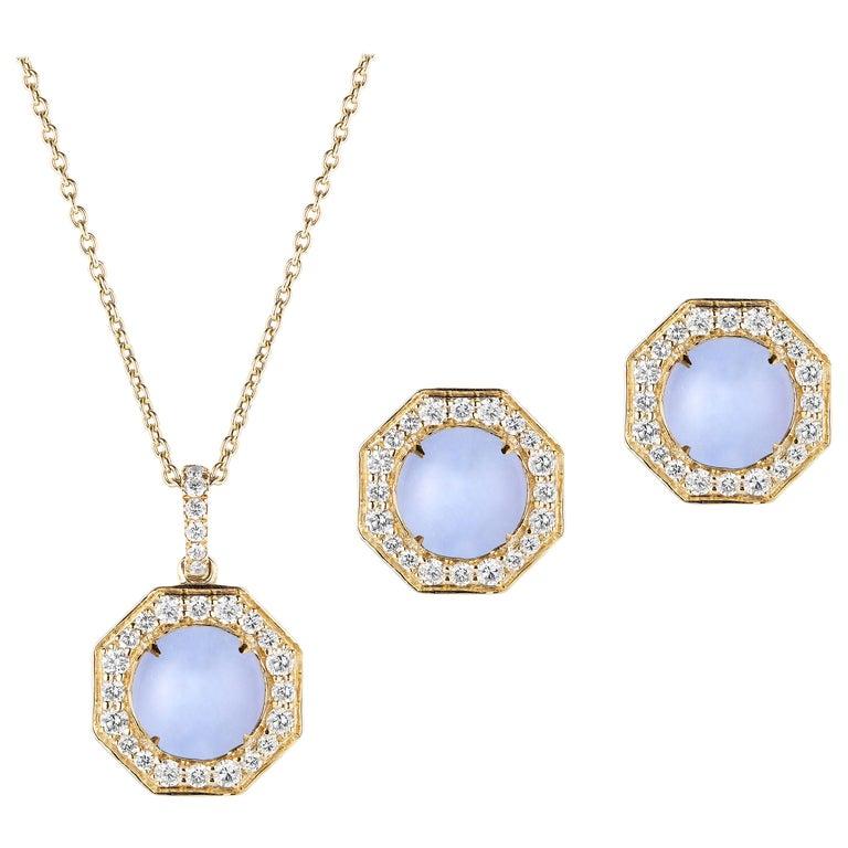 Goshwara Blue Chalcedony Cabochon With Diamond Pendant And Earring set In New Condition For Sale In New York, NY