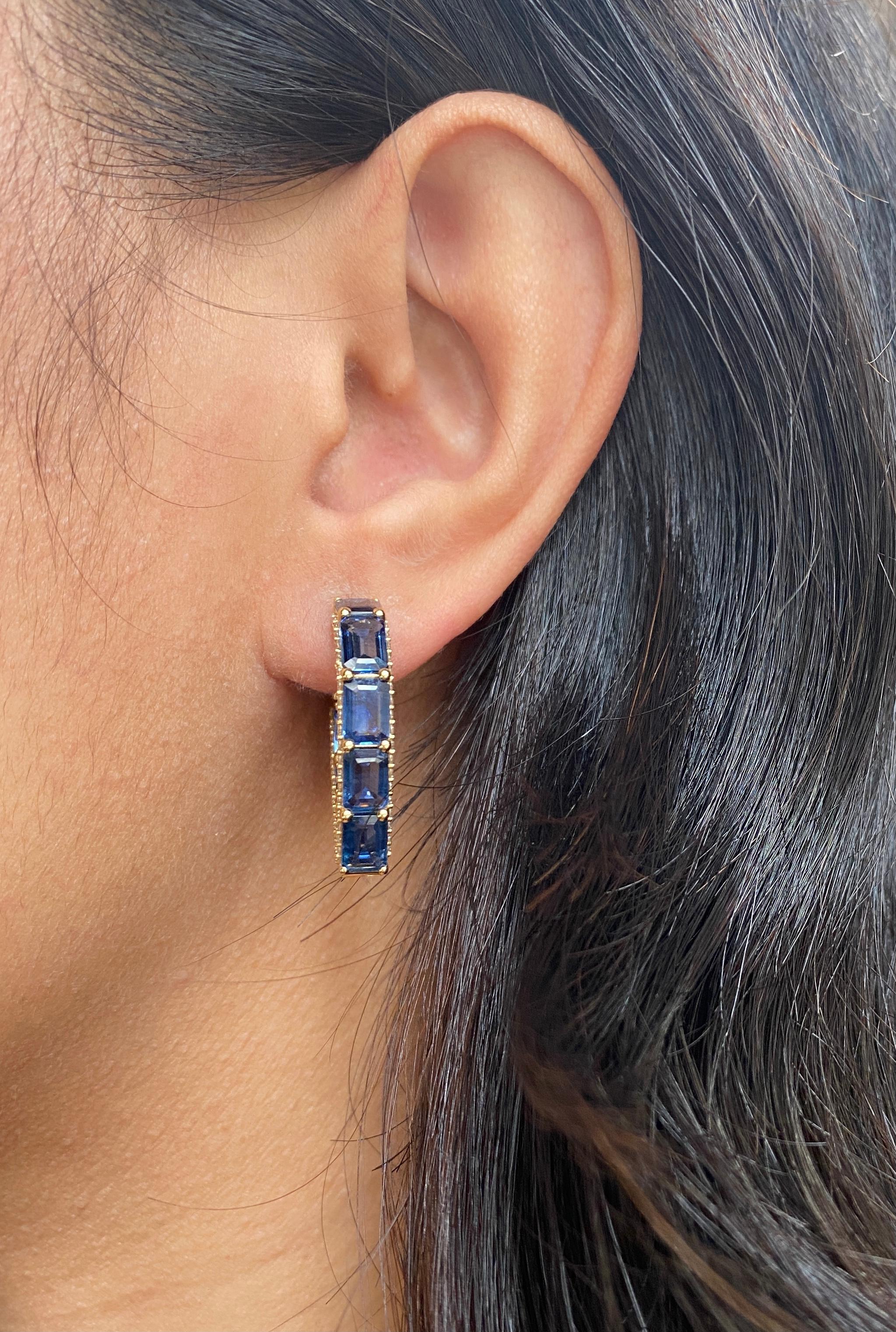 Goshwara Blue Sapphire Emerald Cut Heart Shape with Diamonds Hoops Earrings For Sale 3