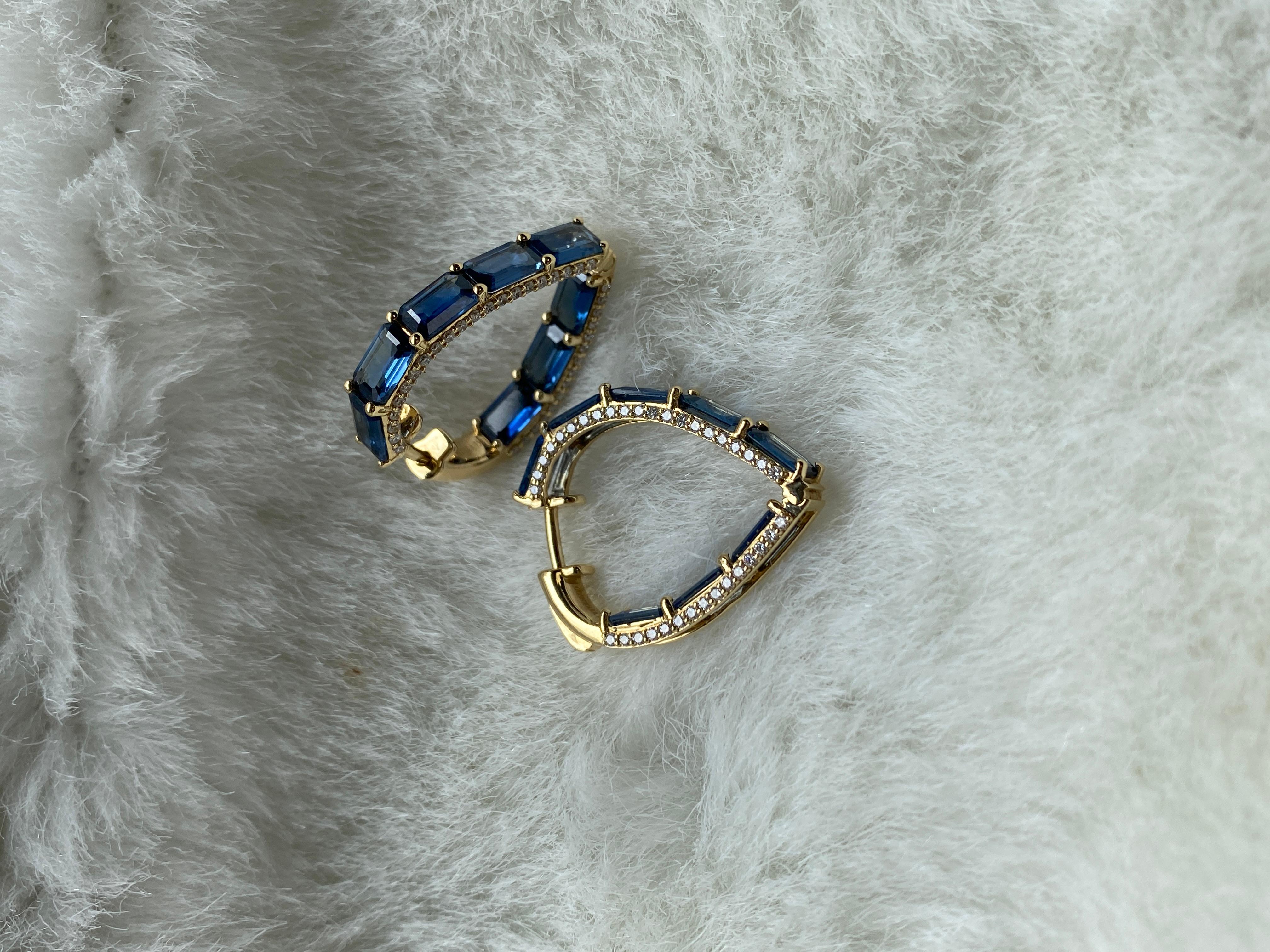 Goshwara Blue Sapphire Emerald Cut Heart Shape with Diamonds Hoops Earrings For Sale 1