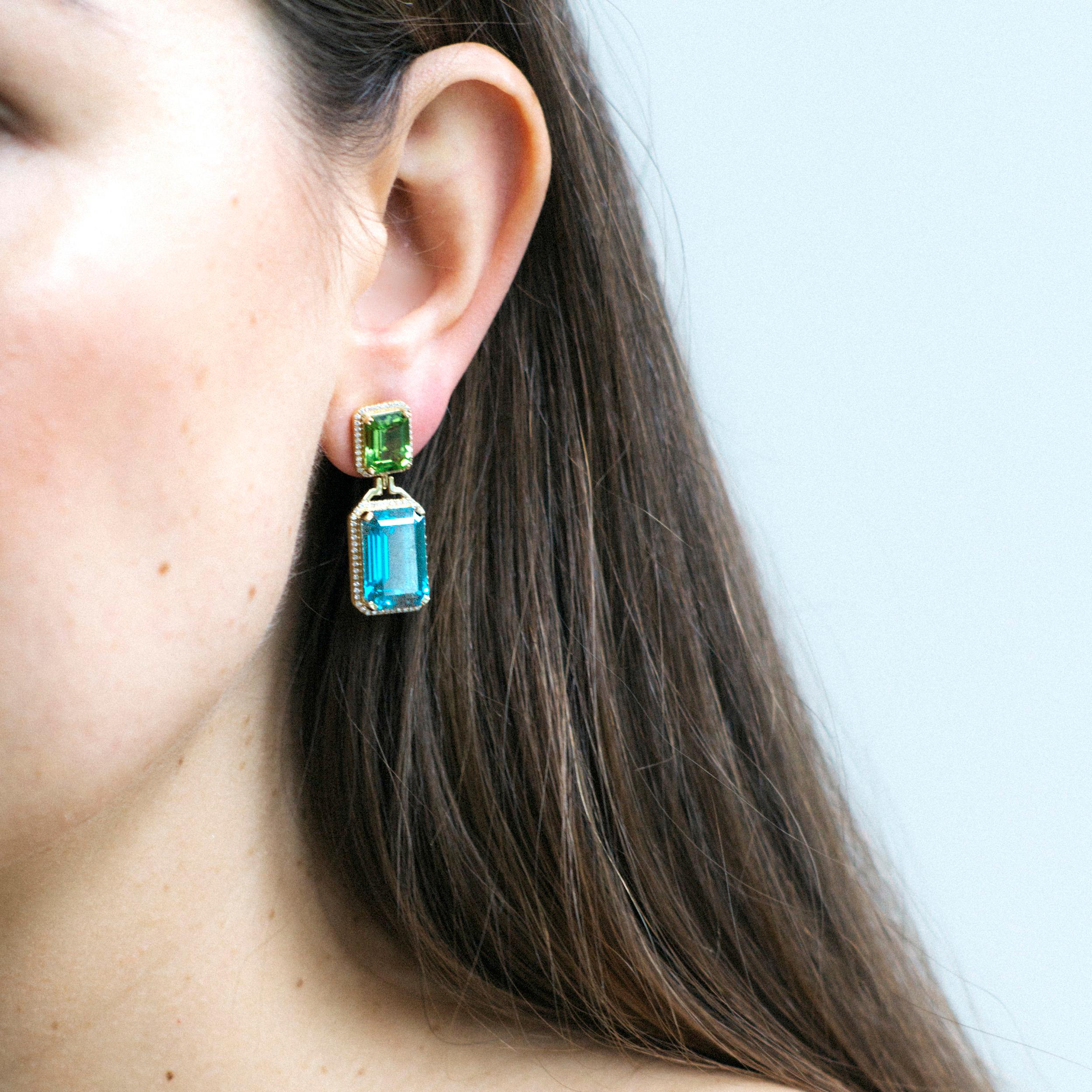 Blauer Topas & Peridot im Smaragdschliff Ohrringe mit Diamanten in 18k Gelbgold, aus der 'Gossip' Collection

*Größe des Edelsteins: 10 x 15 mm und 9 x 7 mm  
*Edelstein Ca. Gewicht: Blauer Topas - 18,40 Karat
                                       