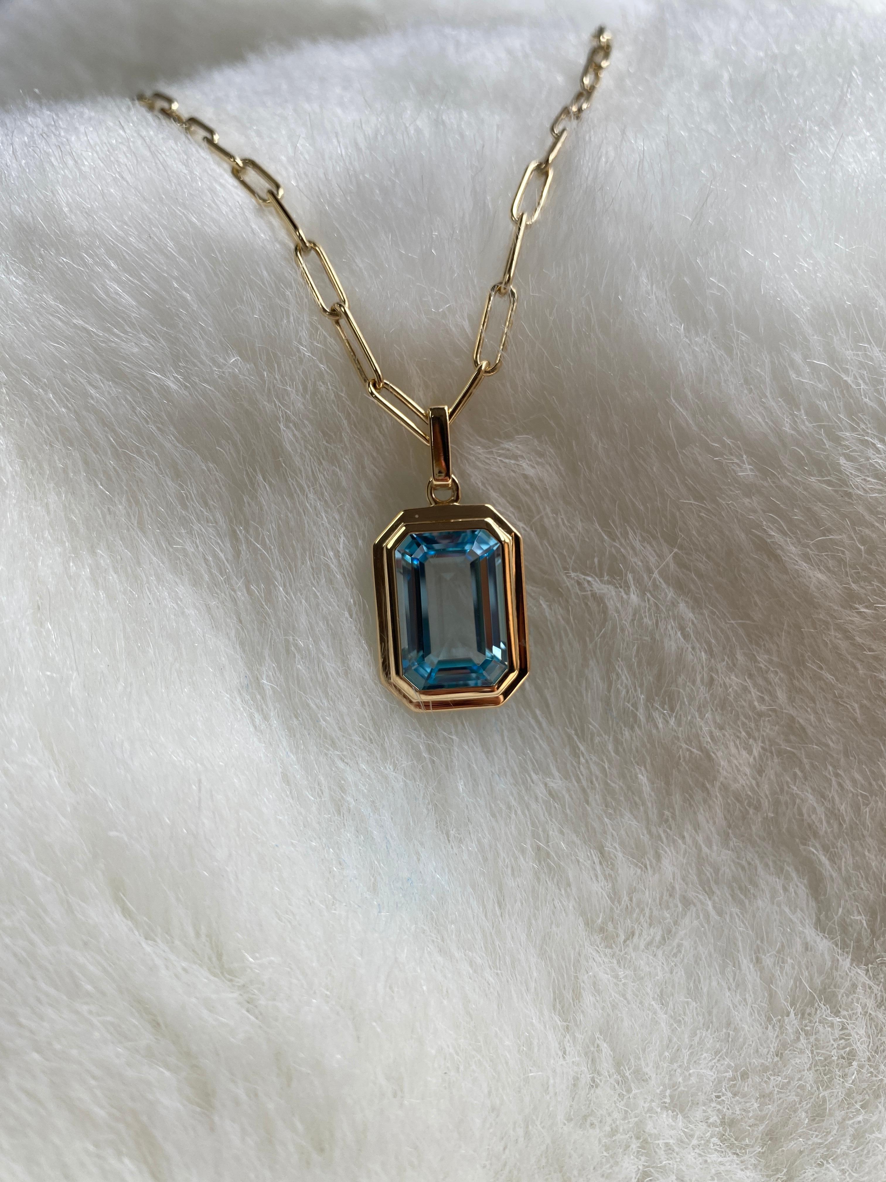 This beautiful Blue Topaz Emerald Cut Bezel Set Pendant in 18K Yellow Gold is from our ‘Manhattan’ Collection. Minimalist lines yet bold structures are what our Manhattan Collection is all about. Our pieces represent the famous skyline and