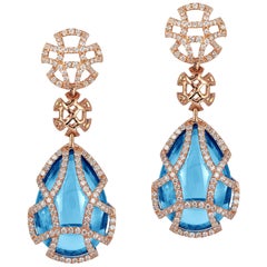 Ohrringe aus blauem Topas mit tropfenförmigem Käfig und Diamanten von Goshwara