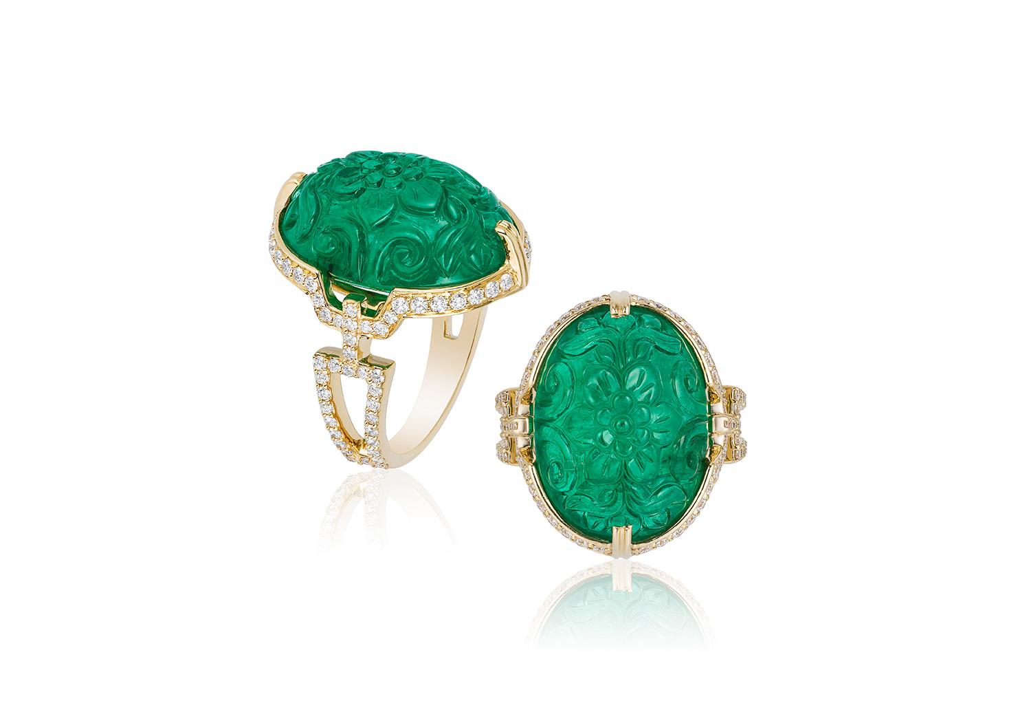 Carved Emerald Ring with Diamond in 18K Yellow Gold, from 'G-One' Collection 

Stone size: 19.5 x 14.4 mm 

Approx. gemstone Wt: 17.17 Carats 

Diamonds: G-H / VS, Approx. Wt: 0.71 Carats