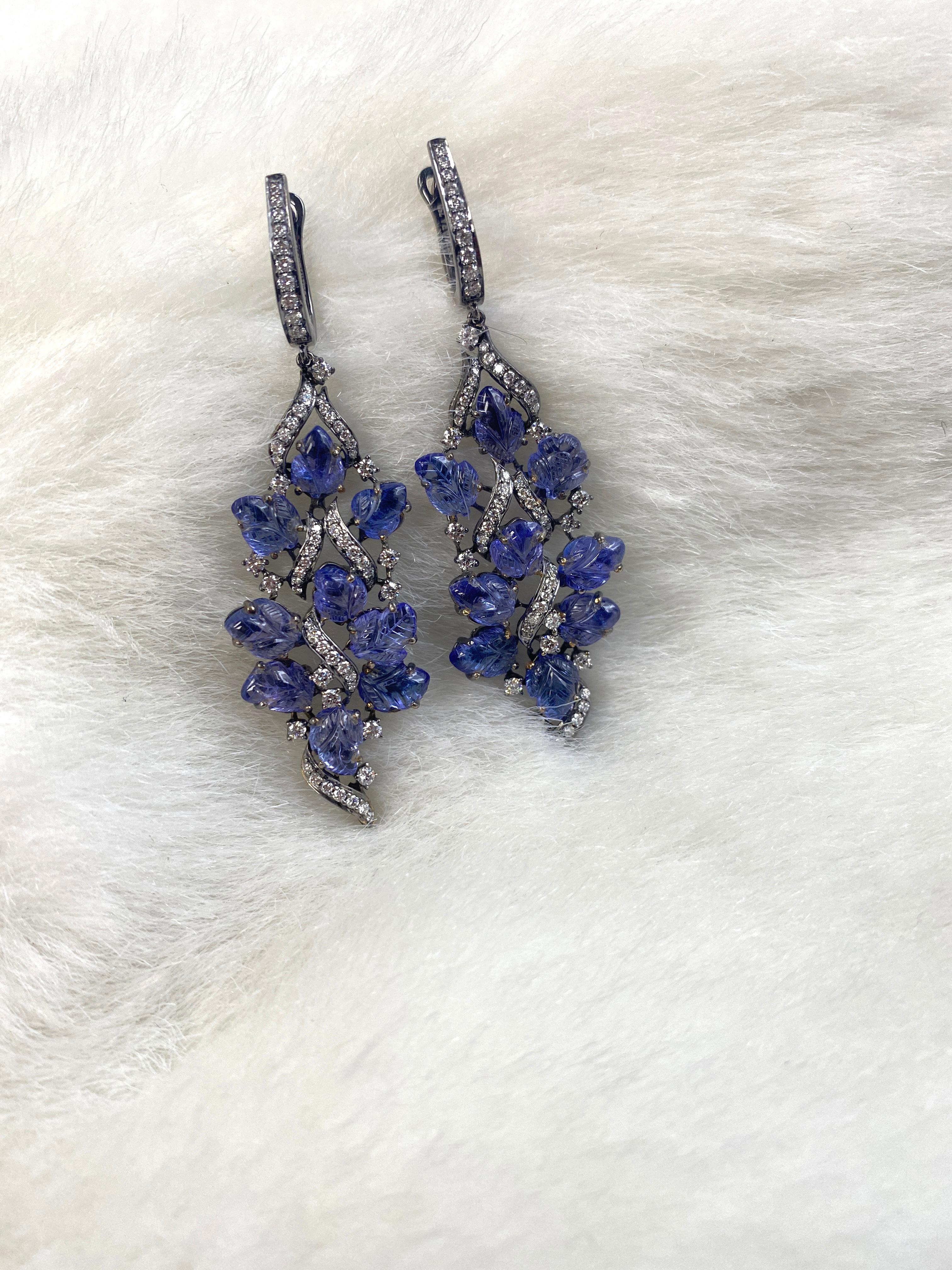 Goshwara Carved Tanzanite Leaf with Diamonds Earrings In New Condition For Sale In New York, NY
