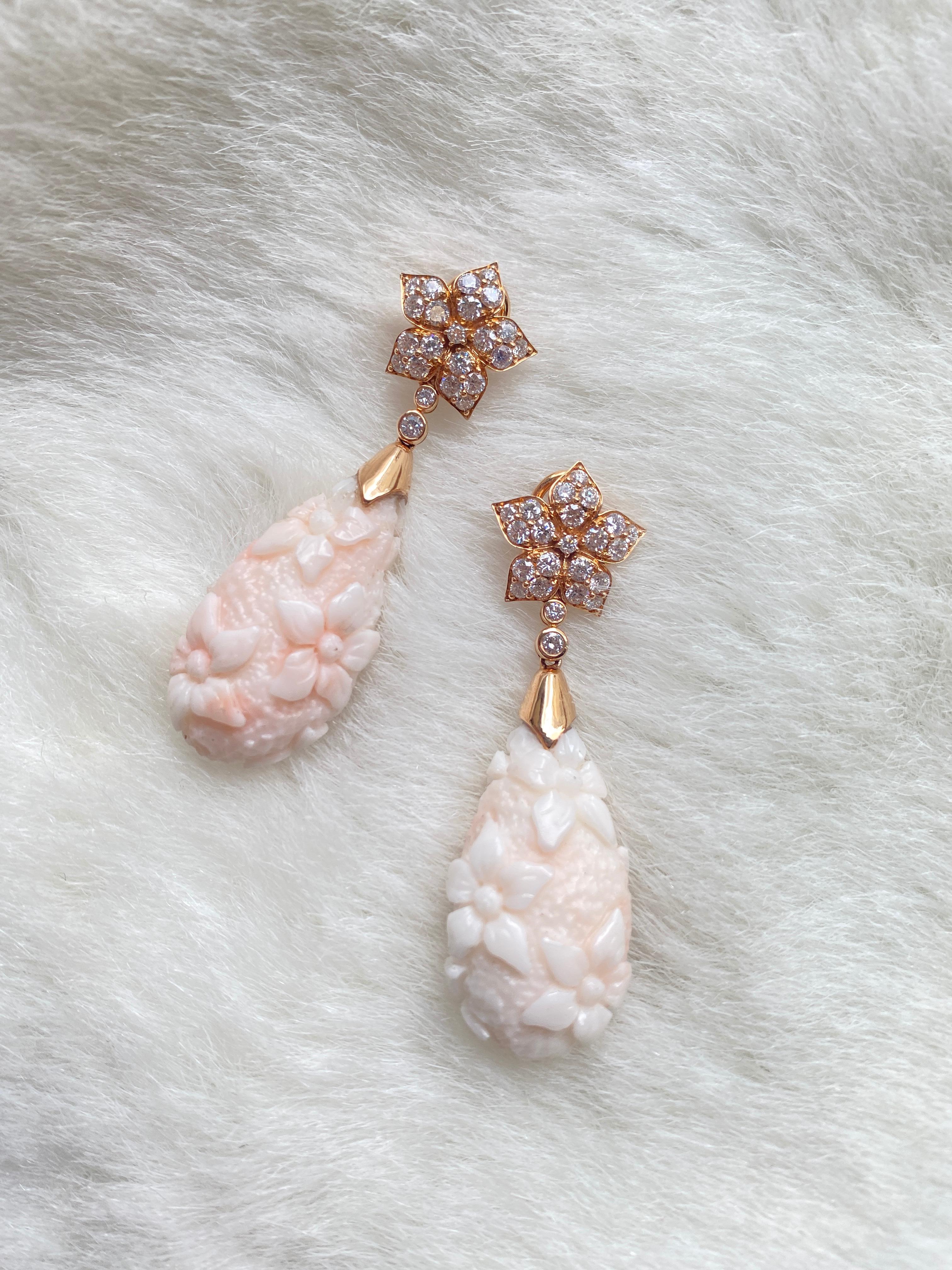 Goshwara Carved White Coral Drop Earrings In New Condition For Sale In New York, NY