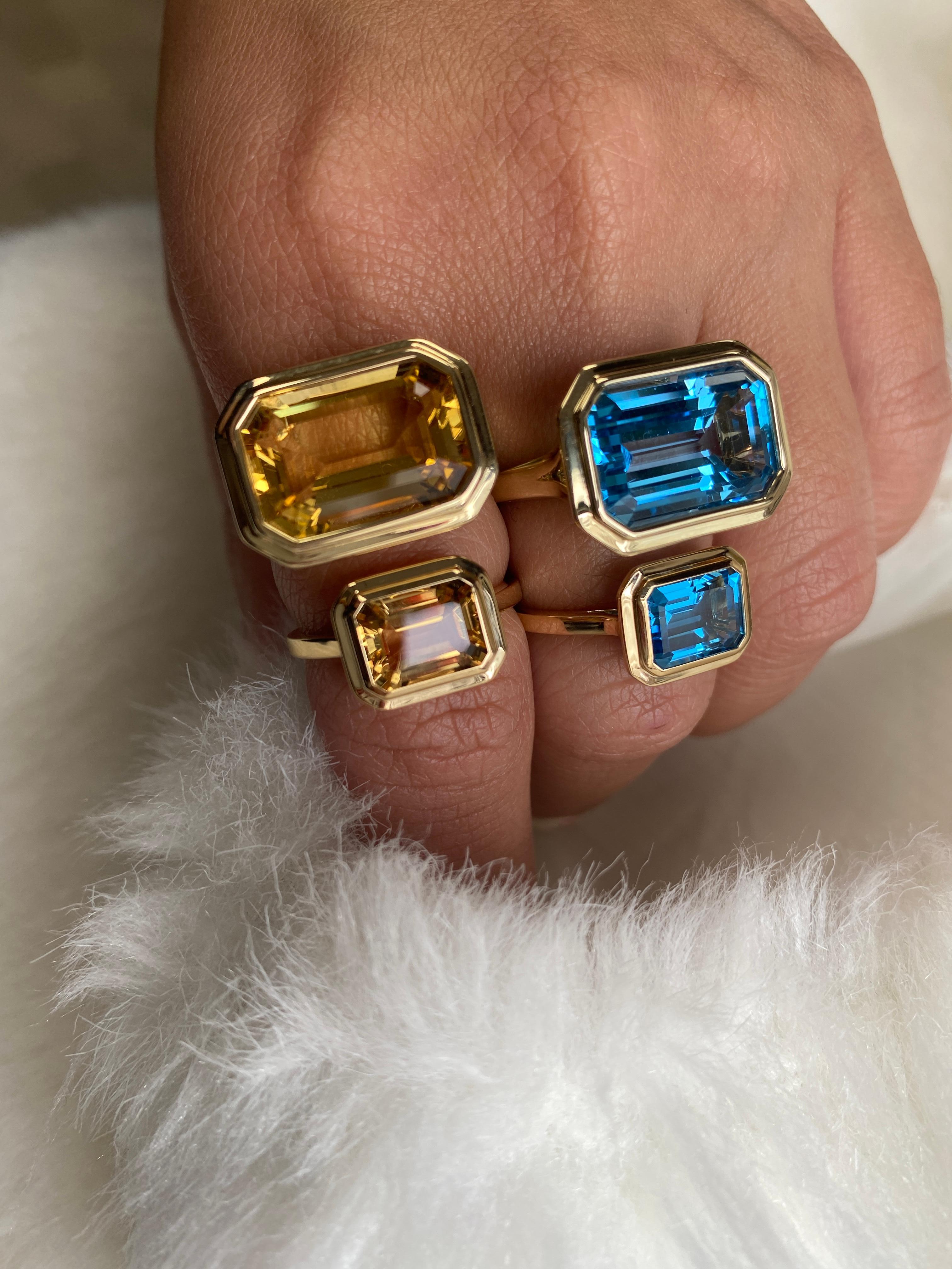 Dieser Ring mit Smaragdschliff und Lünette aus 18 Karat Gelbgold ist ein elegantes Stück aus der Collection'S Manhattan