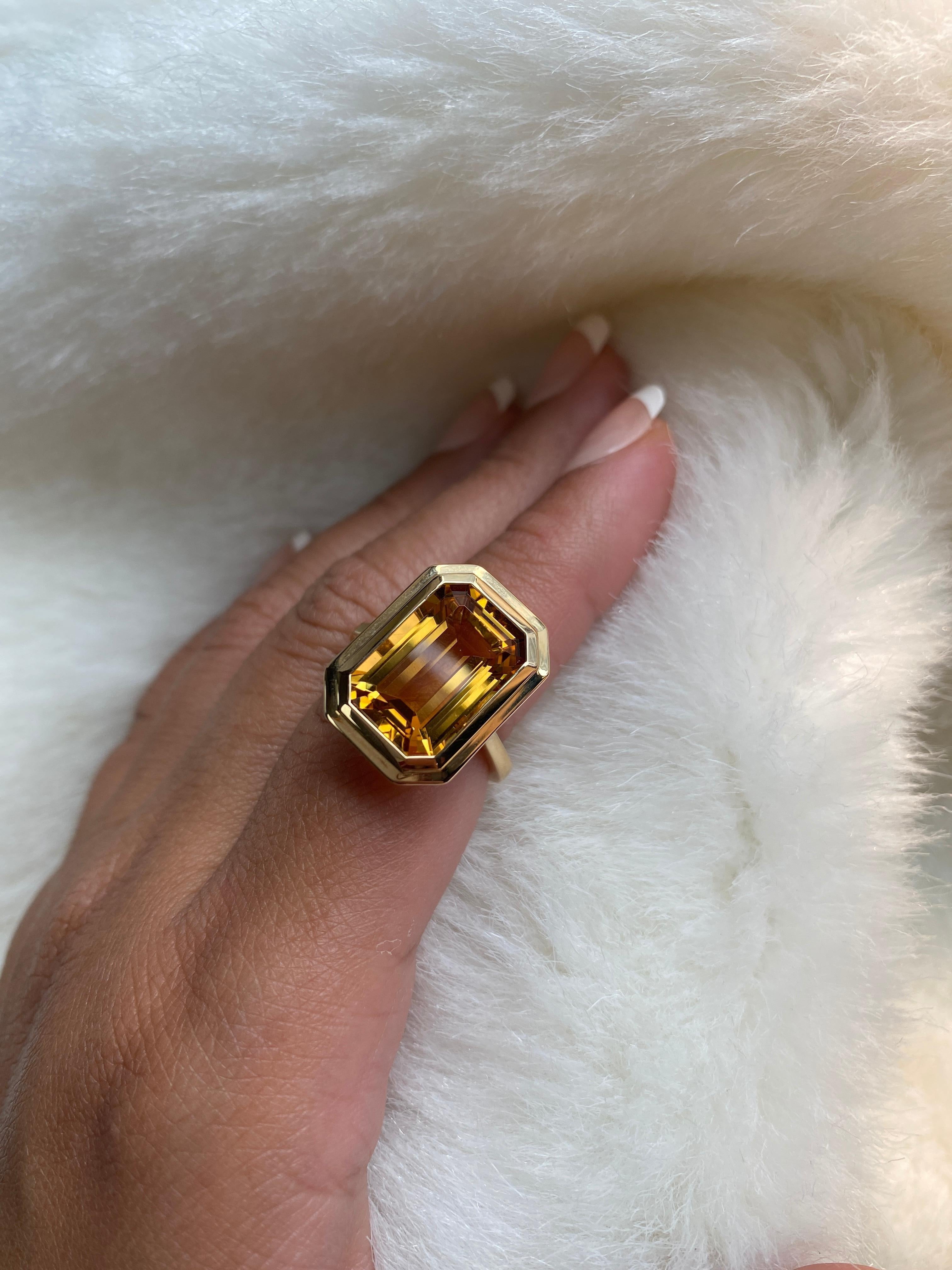 Goshwara Citrin-Ring mit Smaragdschliff-Lünette und Lünette für Damen oder Herren im Angebot