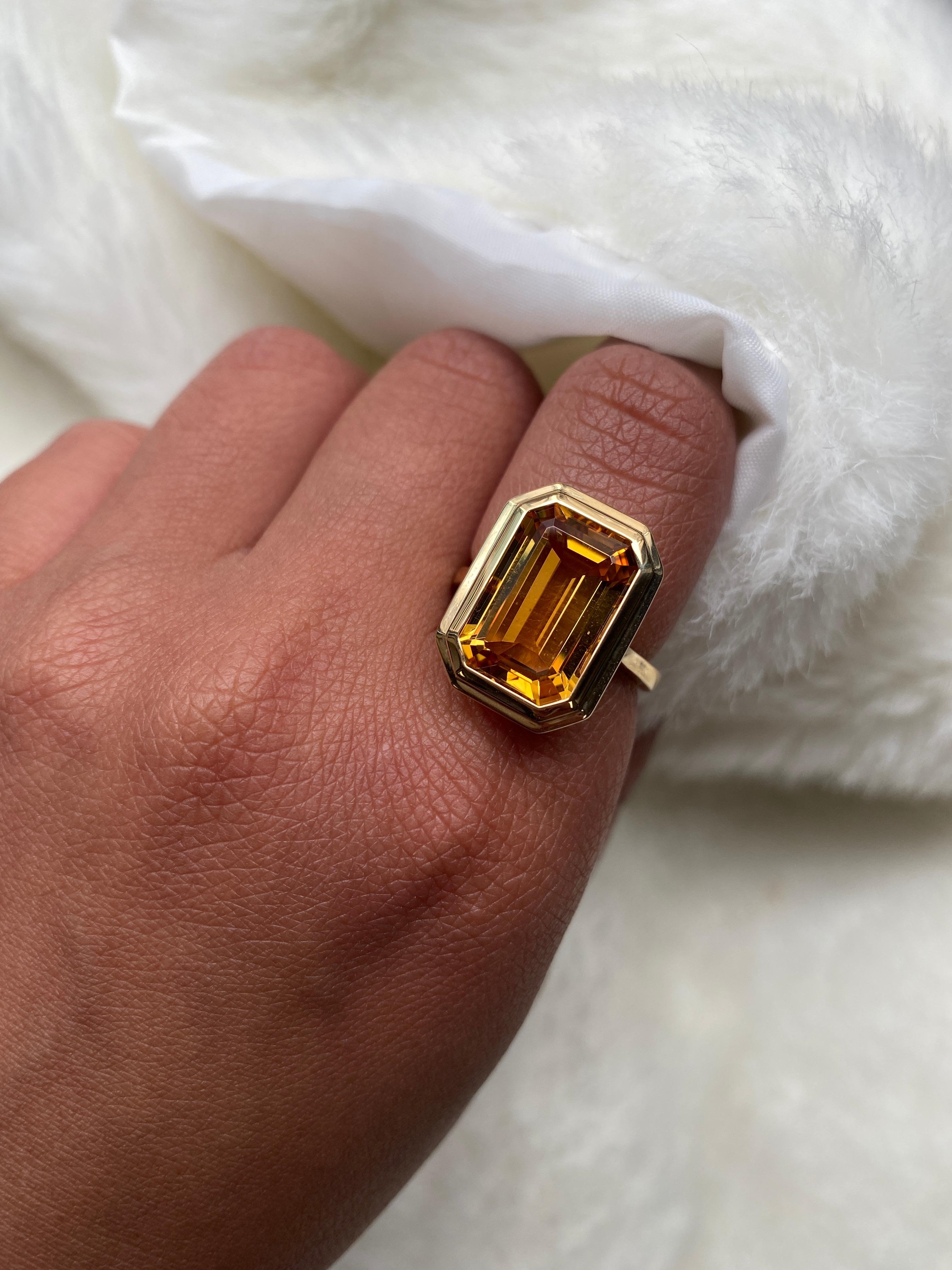 Goshwara Citrin-Ring mit Smaragdschliff-Lünette und Lünette im Angebot 1
