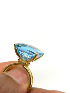 Goshwara Cushion Blue Topaz Ring