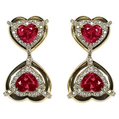 Boucles d'oreilles Goshwara en rubis et diamants en forme de double cœur