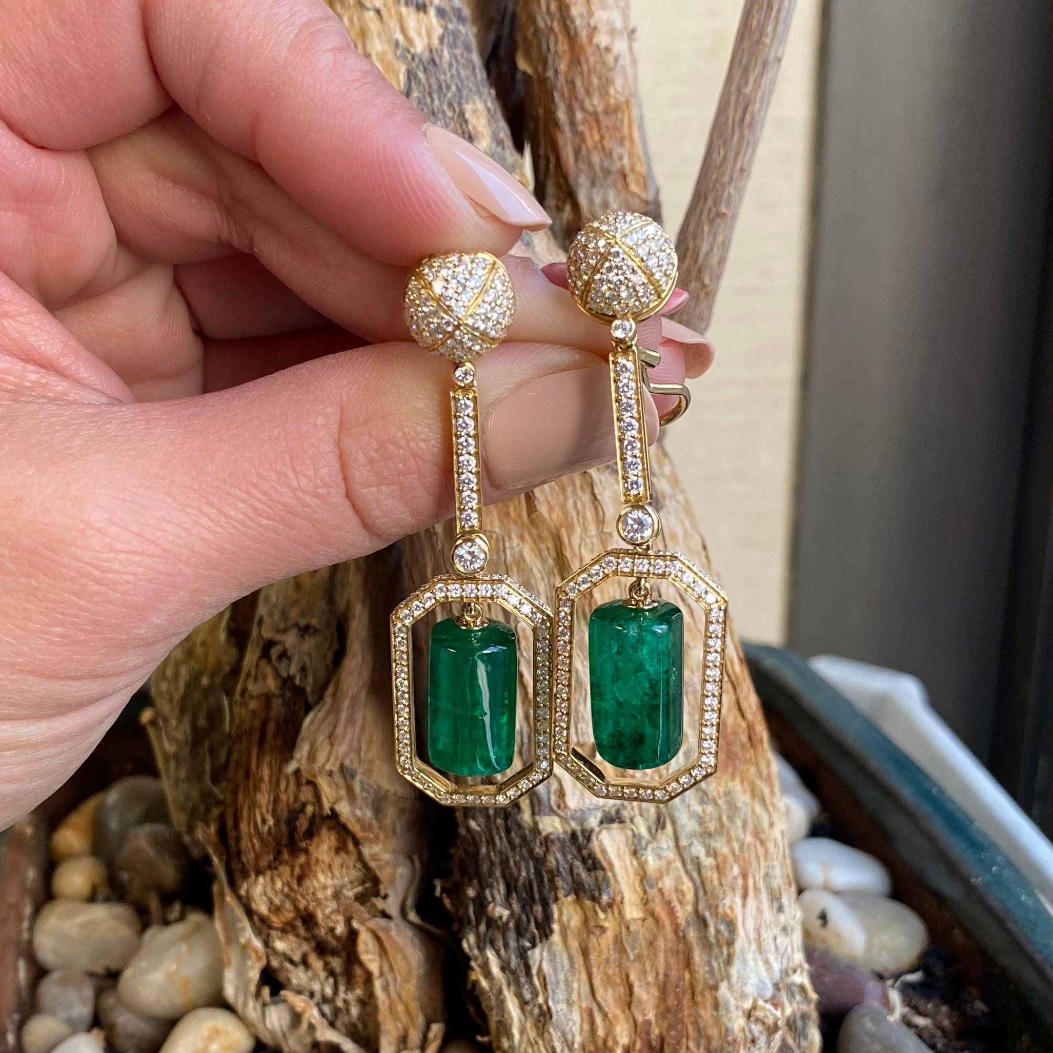  Goshwara Drum Shape Tumbled Emerald And Diamonds Earrings In New Condition In New York, NY
