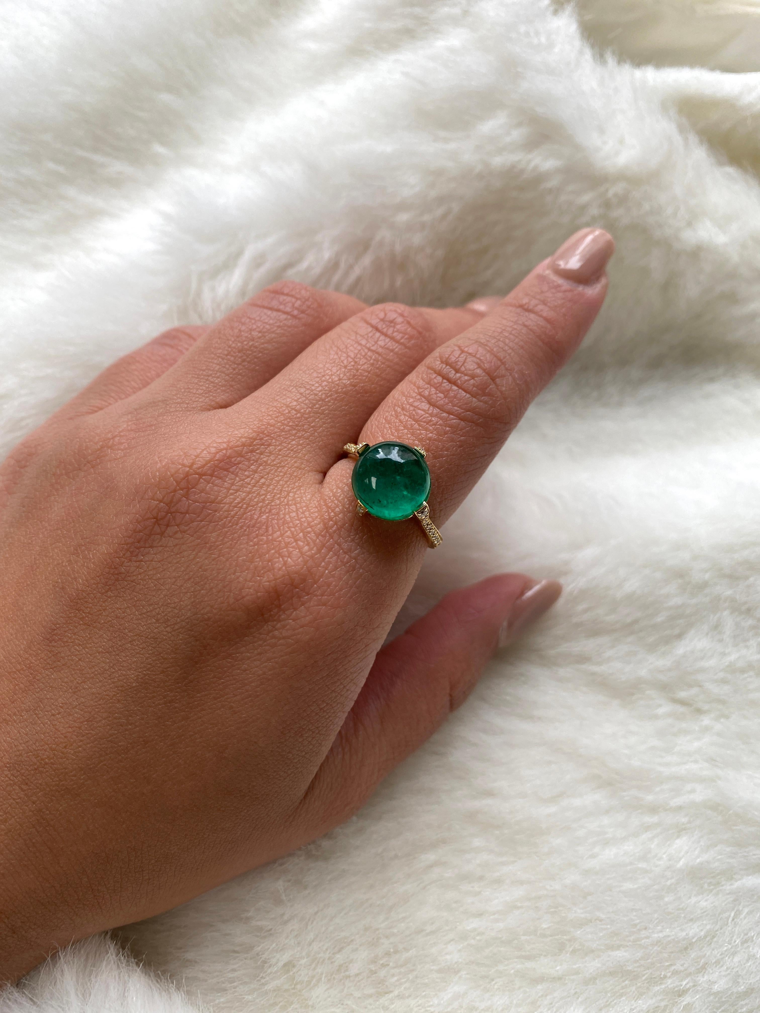 This beautiful Emerald Cabochon ring in 18K Yellow Gold, from G-One' Collection is an amazing piece to have in your personal collection! Delicacy and beauty are the perfect words to describe it. 

Gemstone: 100% Earth Mined 
Approx. gemstone Weight: