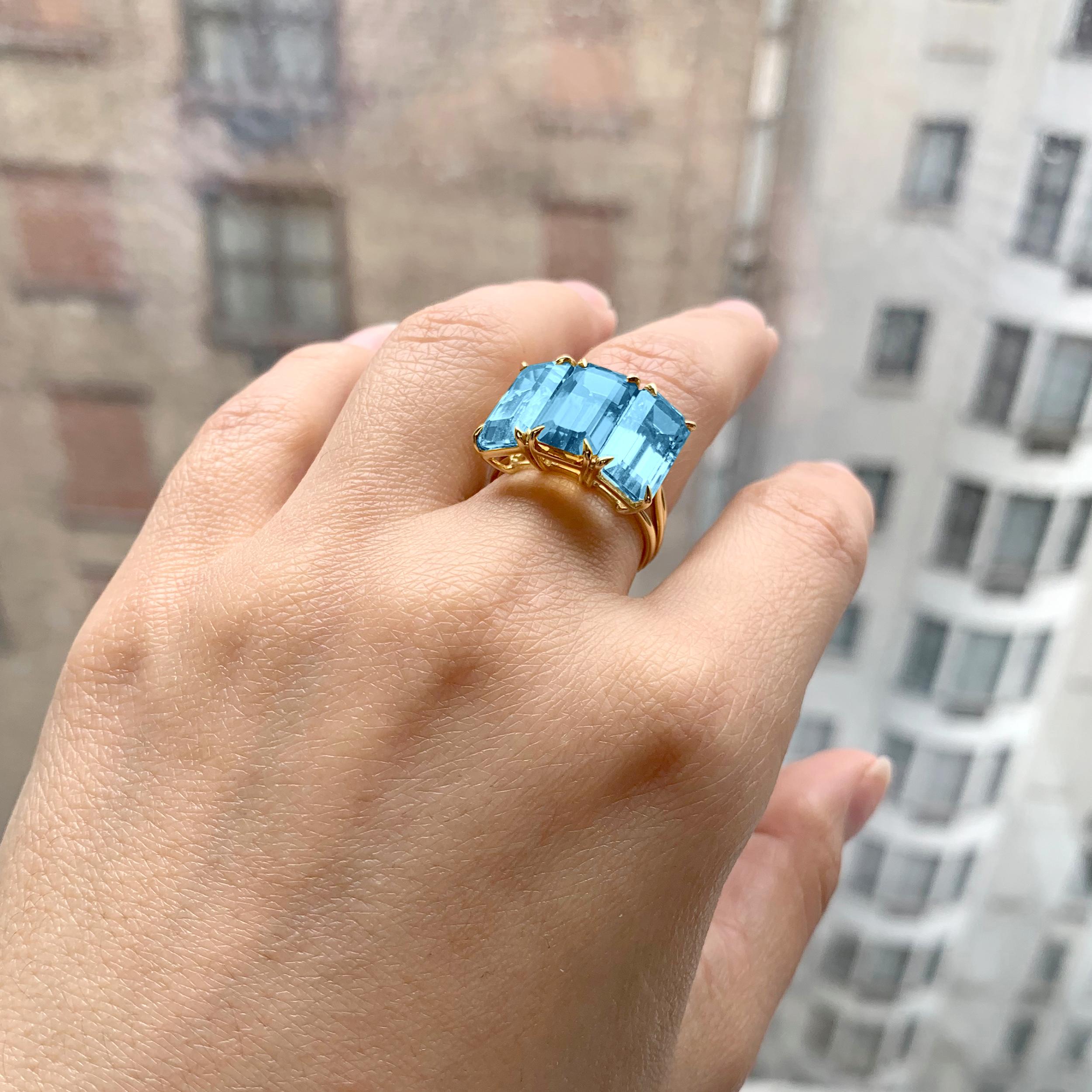 Goshwara Emerald Cut Blue Topaz 3-Stone Ring In New Condition For Sale In New York, NY