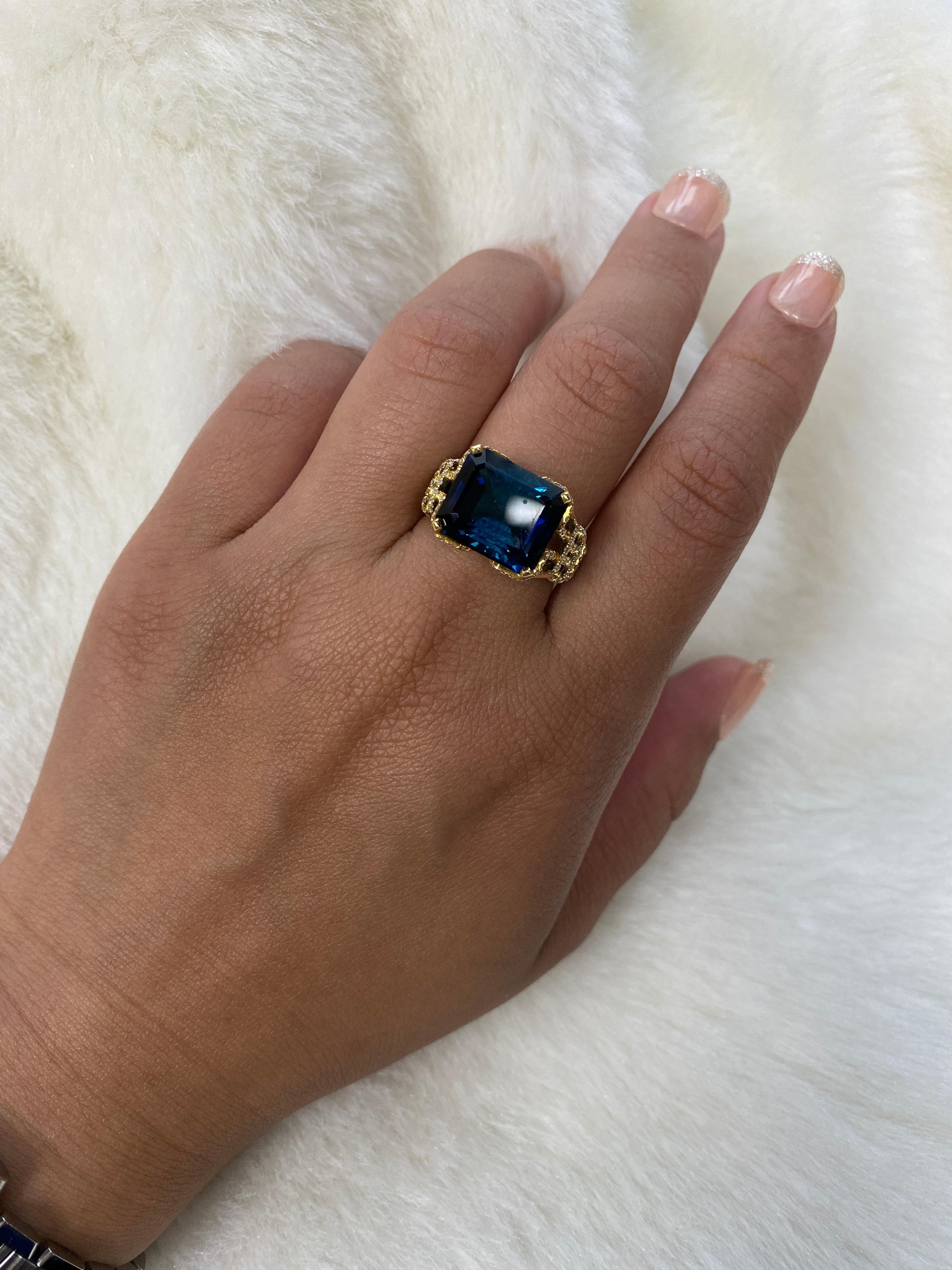 Goshwara Emerald Cut Indicolite And Diamond Ring In New Condition In New York, NY