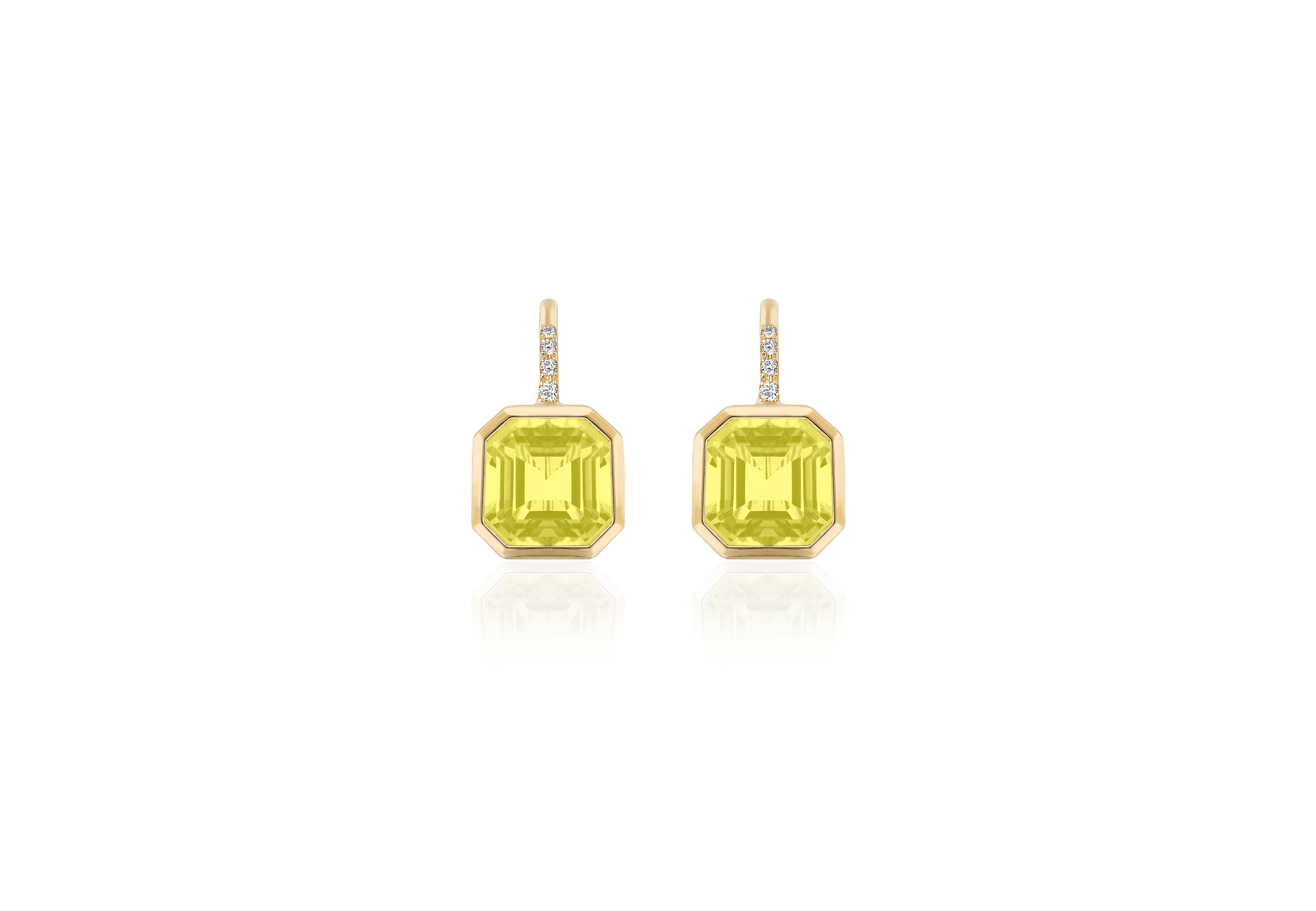 Rehaussez votre style avec ces boucles d'oreilles exquises ornées d'une superbe pierre précieuse en quartz citron taillé en Asscher de 9 x 9 mm. Montées sur un délicat fil d'or 18 carats, ces boucles d'oreilles sont ornées de quatre diamants