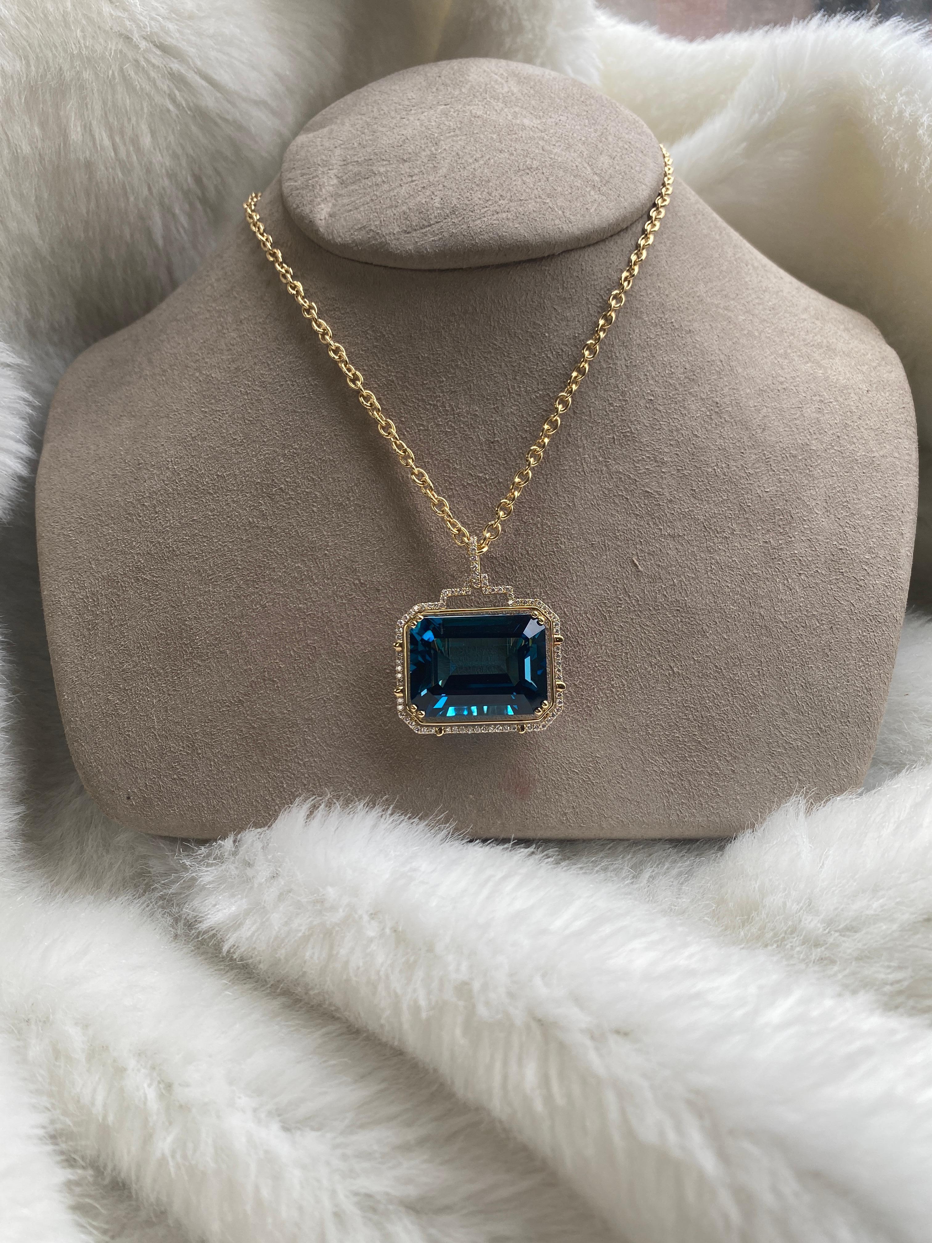 Goshwara Emerald Cut London Blue Topaz and Diamond Pendant In New Condition For Sale In New York, NY