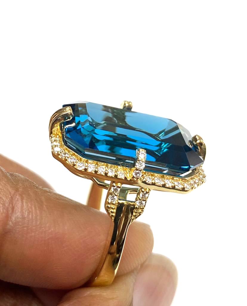 Goshwara Emerald Cut London Blue Topaz and Diamond Ring For Sale 4